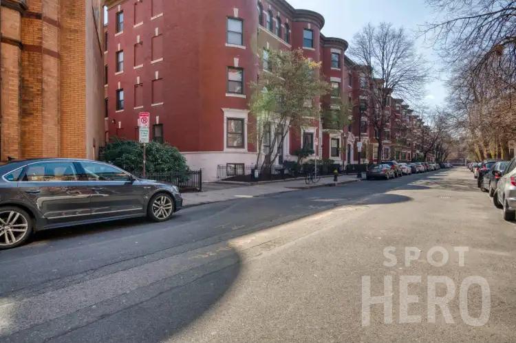 Photo of 76 Gainsborough St. - Spot #C