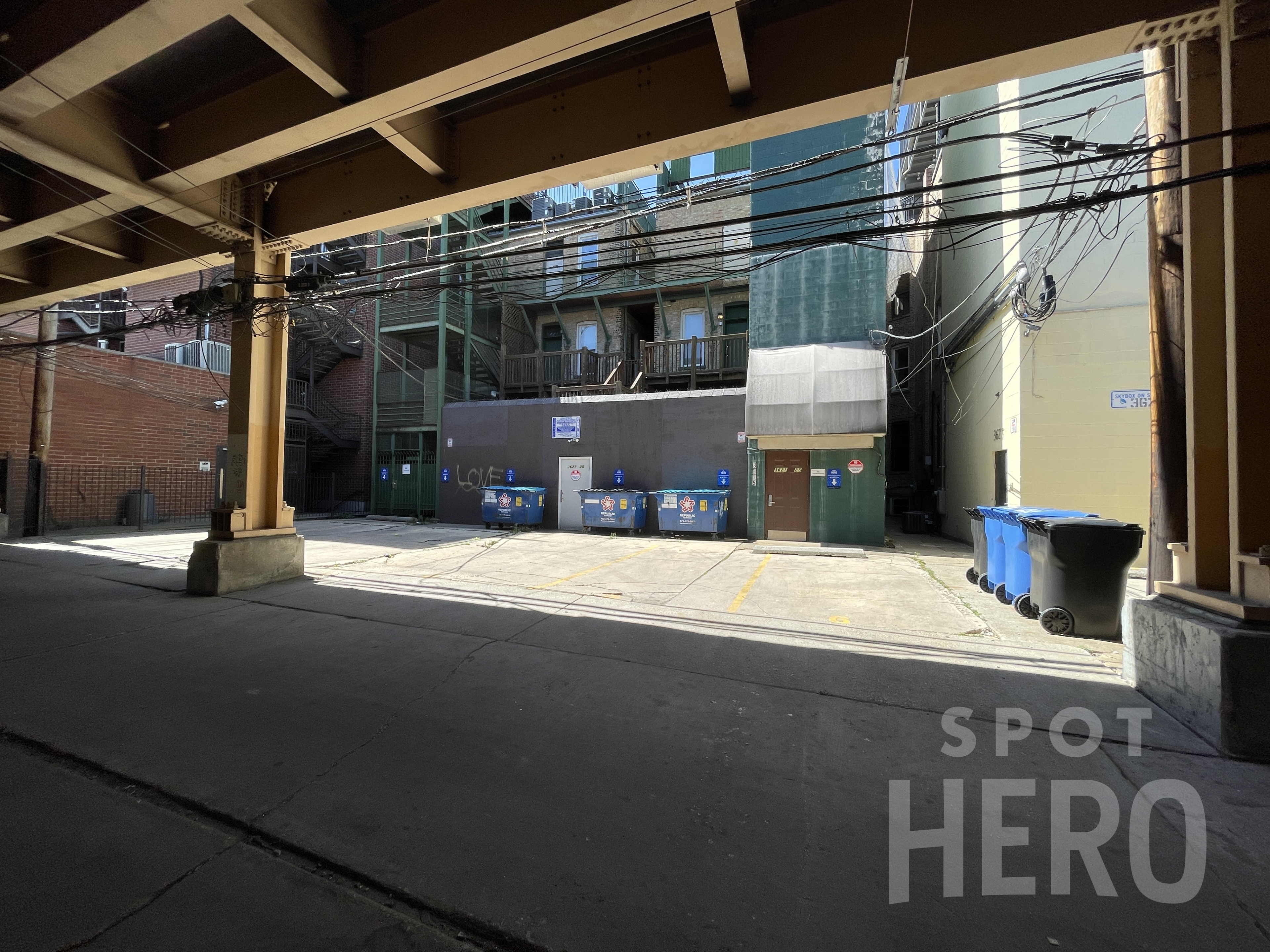 Photo of 3625 N Sheffield Ave. - Spot #4