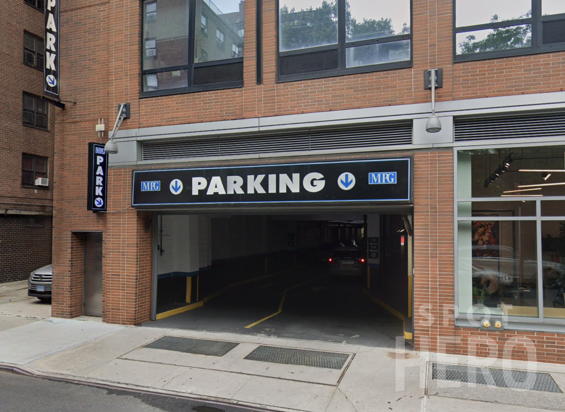 Photo of 450 W 17th St. - Valet Garage