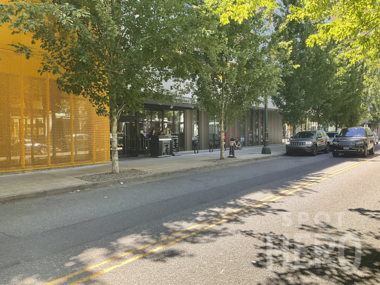 Photo of 1150 NW 9th Ave. - Residence Inn Portland Hotel - Valet Stand