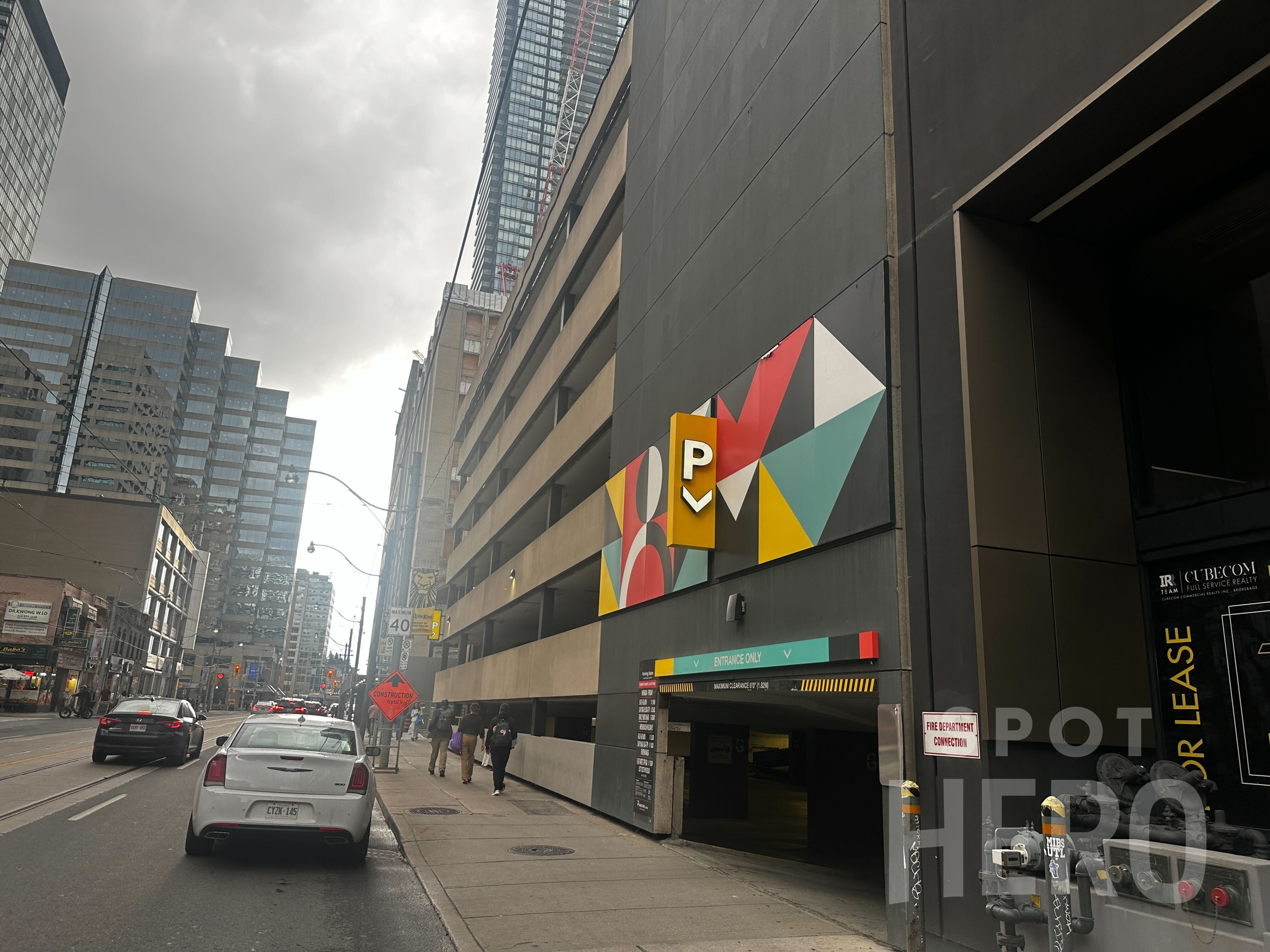 Photo of 180 Dundas St. W - Garage