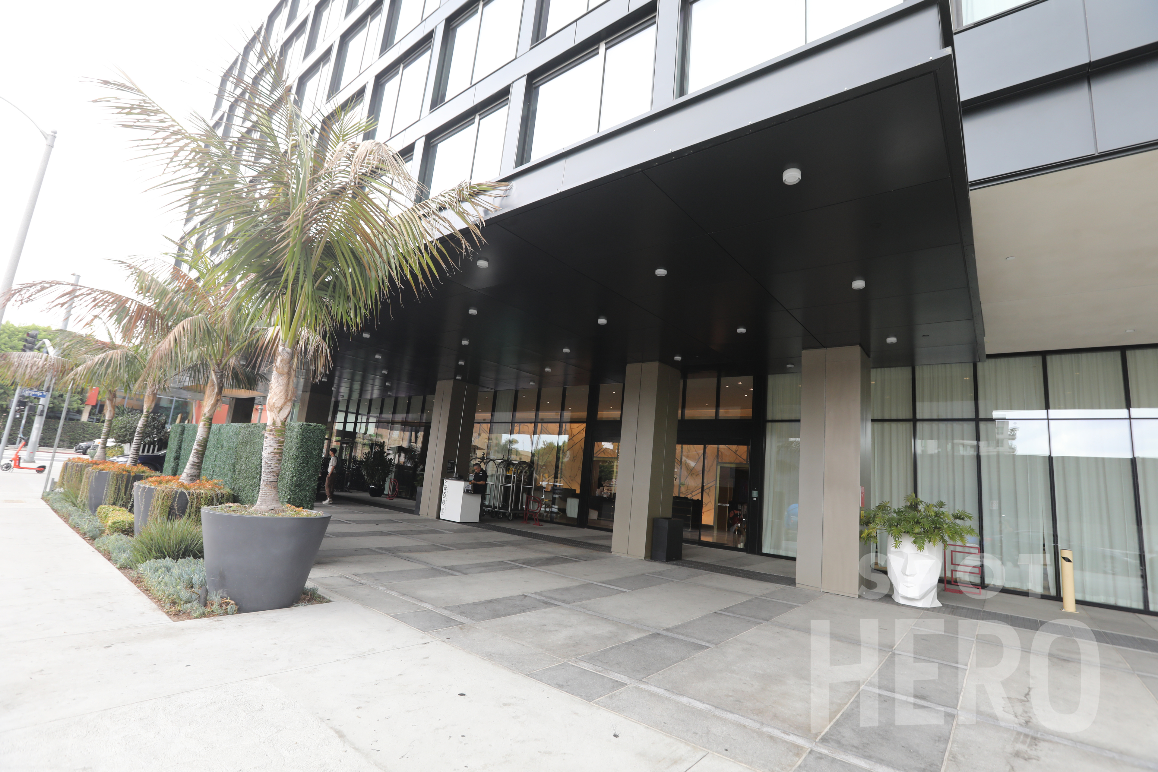 Photo of 1400 Cahuenga Blvd. - The Godfrey Hotel Hollywood Valet