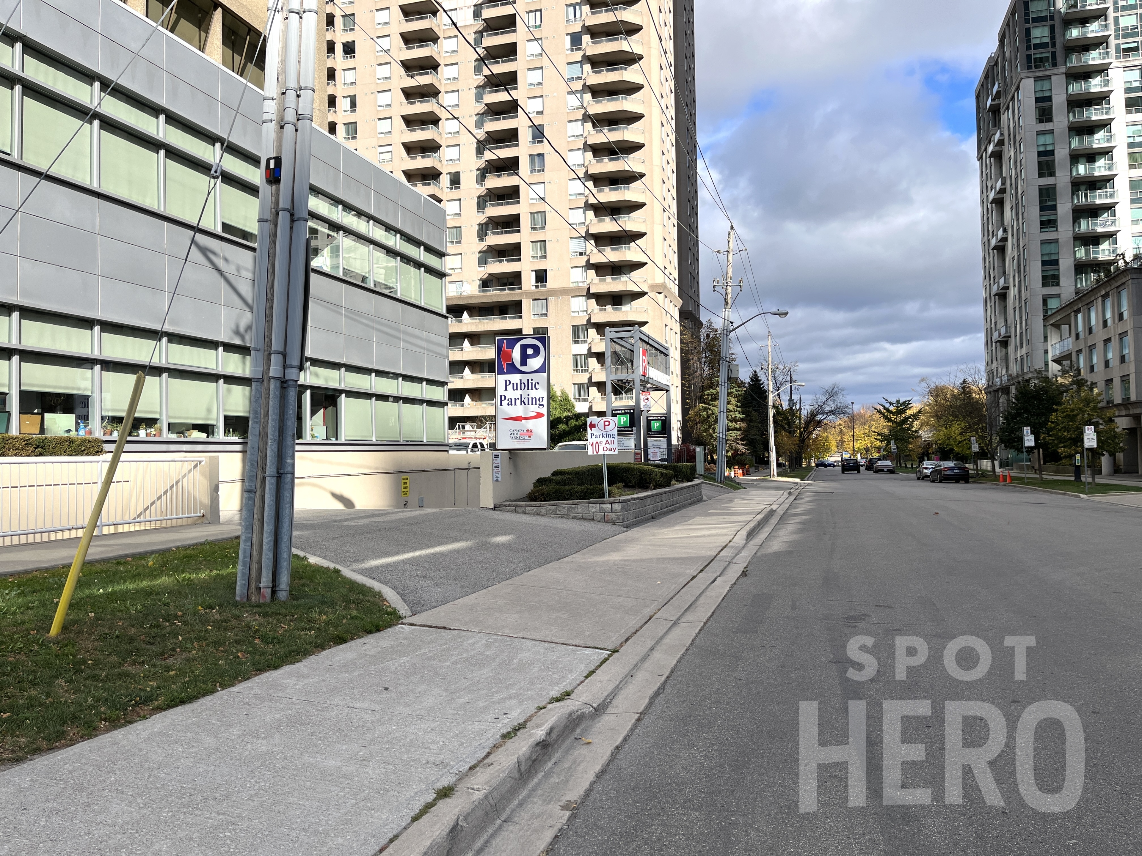 Photo of 8 Hillcrest Ave. (5075 Yonge St.) - Garage