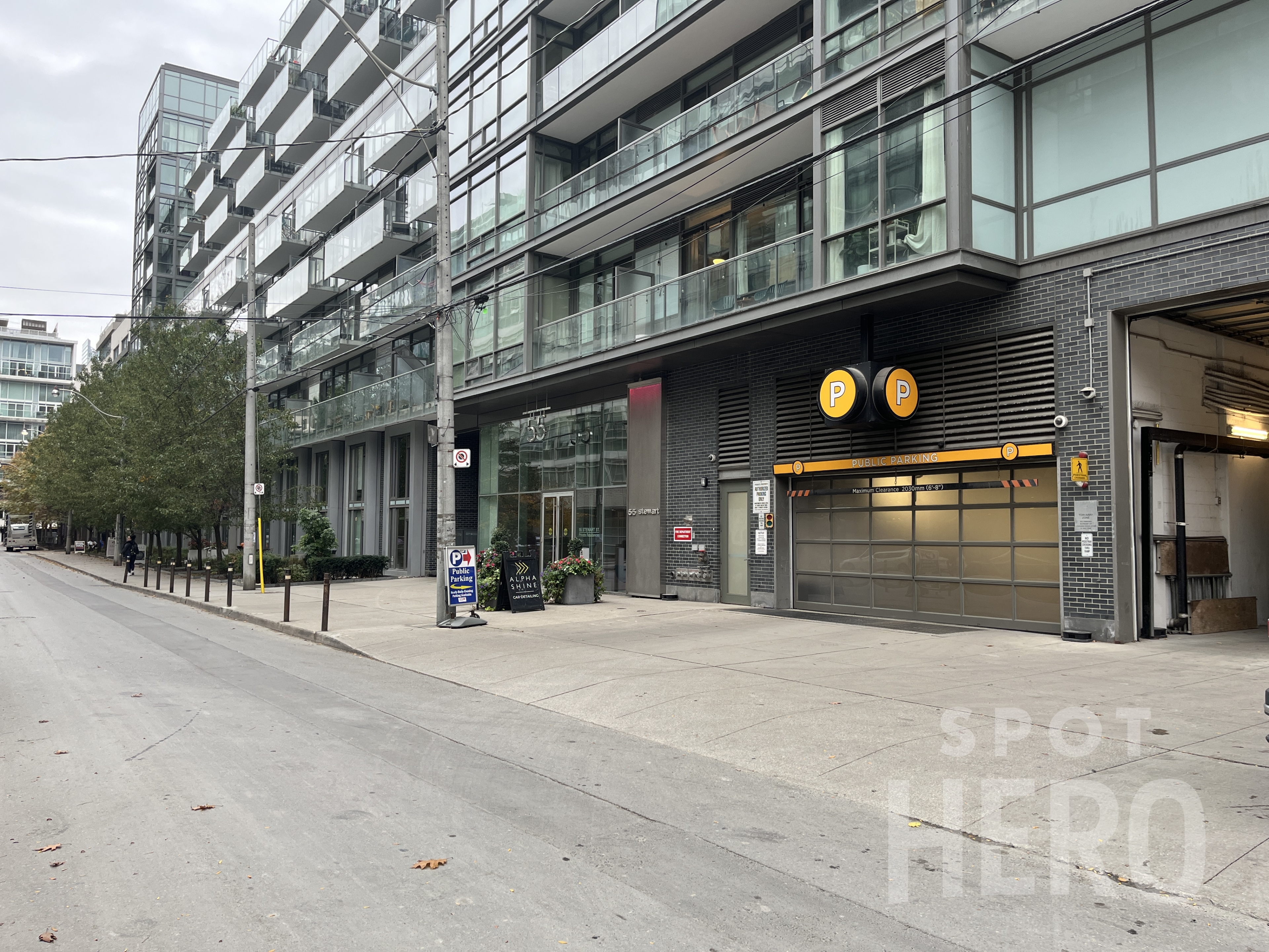 Photo of 57 Stewart St. (550 Wellington St. W) - Garage