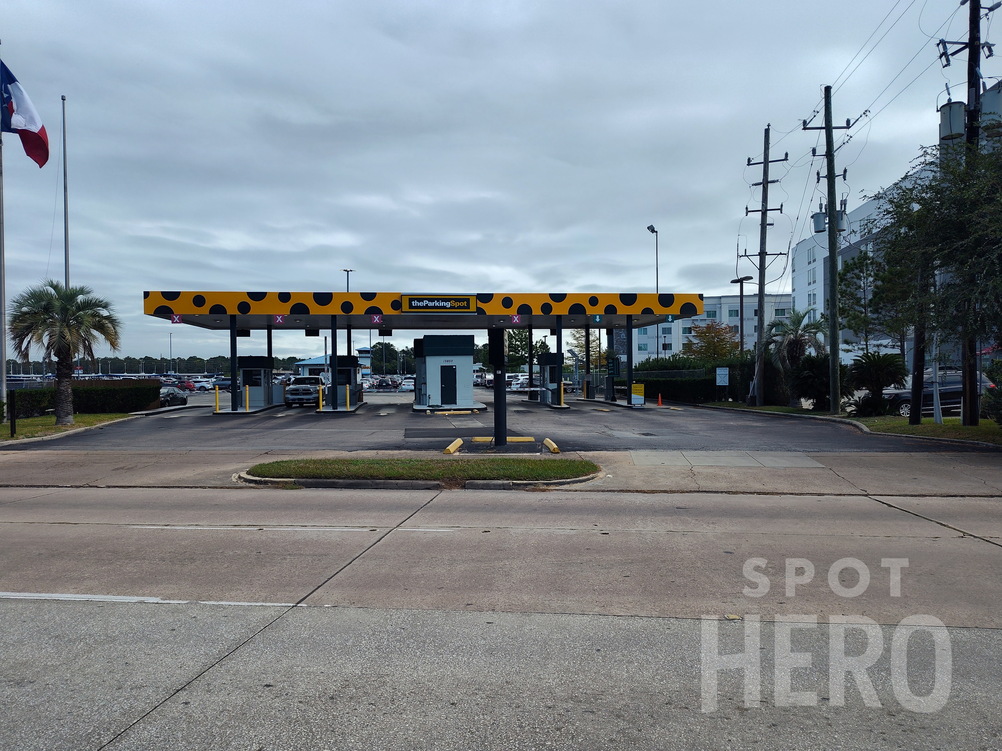 Photo of Park N Fly JFK - Extra-wide Uncovered Self Park