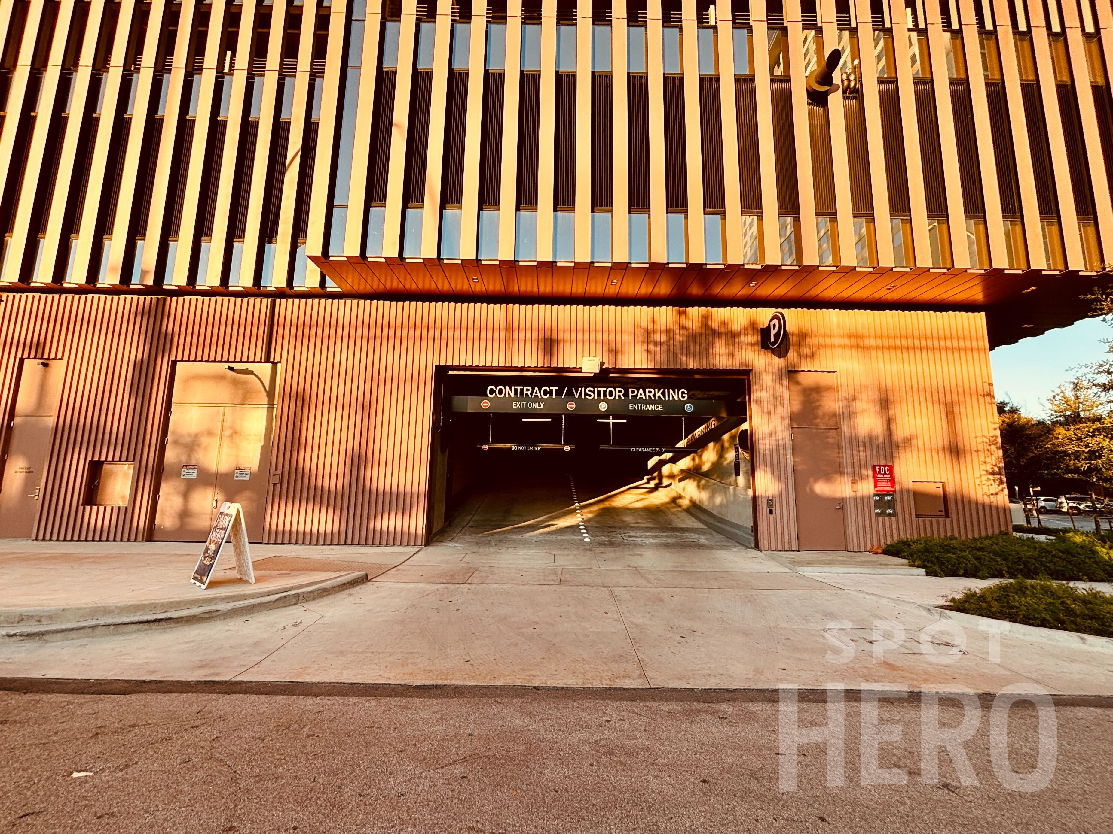 Photo of 1550 Lamar St. - Garage