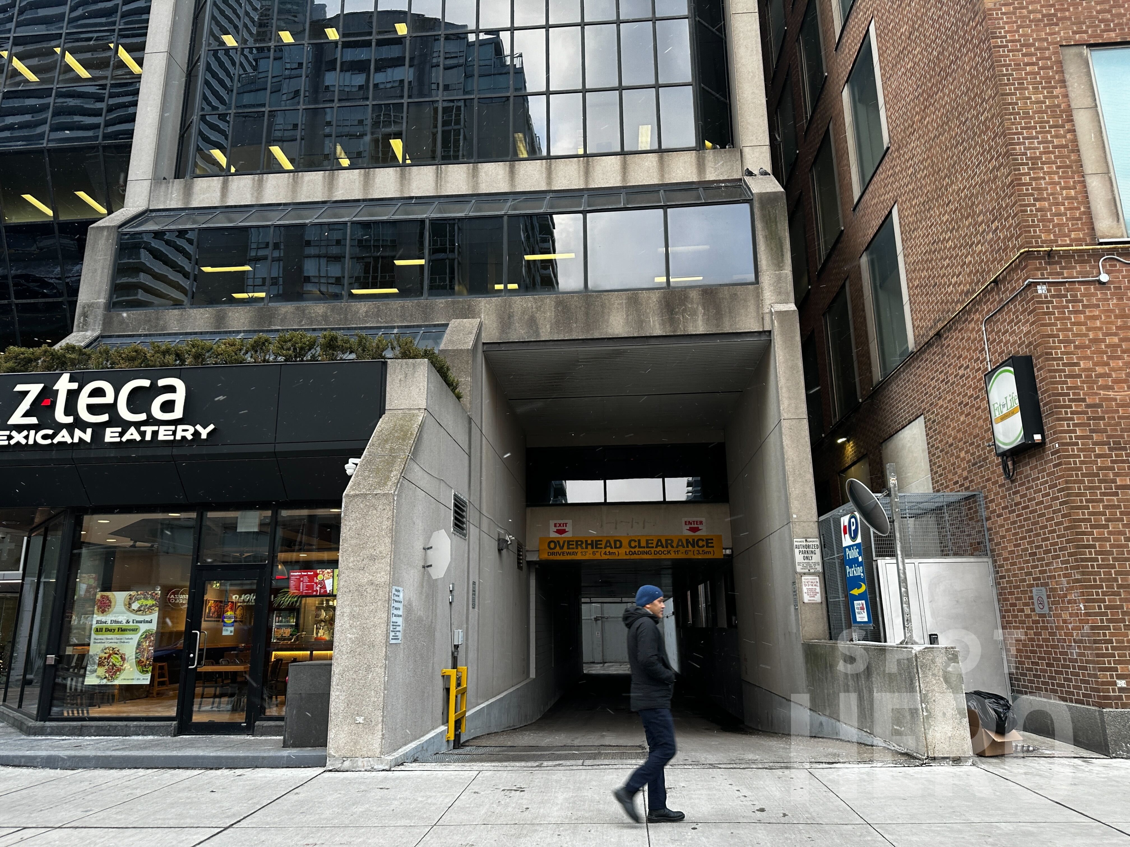 Photo of 40 Eglinton Ave. E - Garage