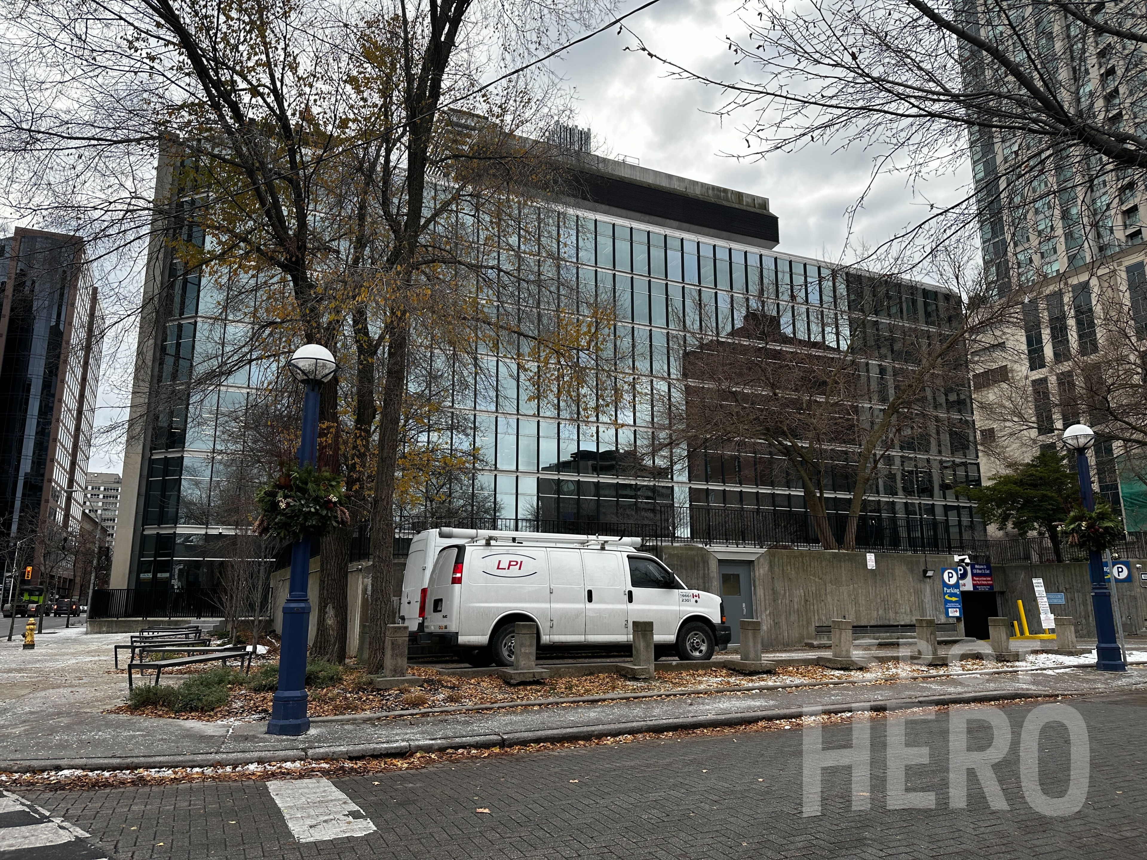 Photo of 50 Asquith Ave. (120 Bloor St. E) - Garage