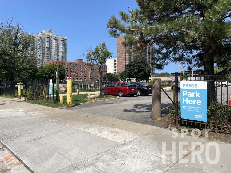 Photo of 4113 N Clarendon Ave. (4101 N Clarendon Ave) - Walt Disney Magnet School Lot