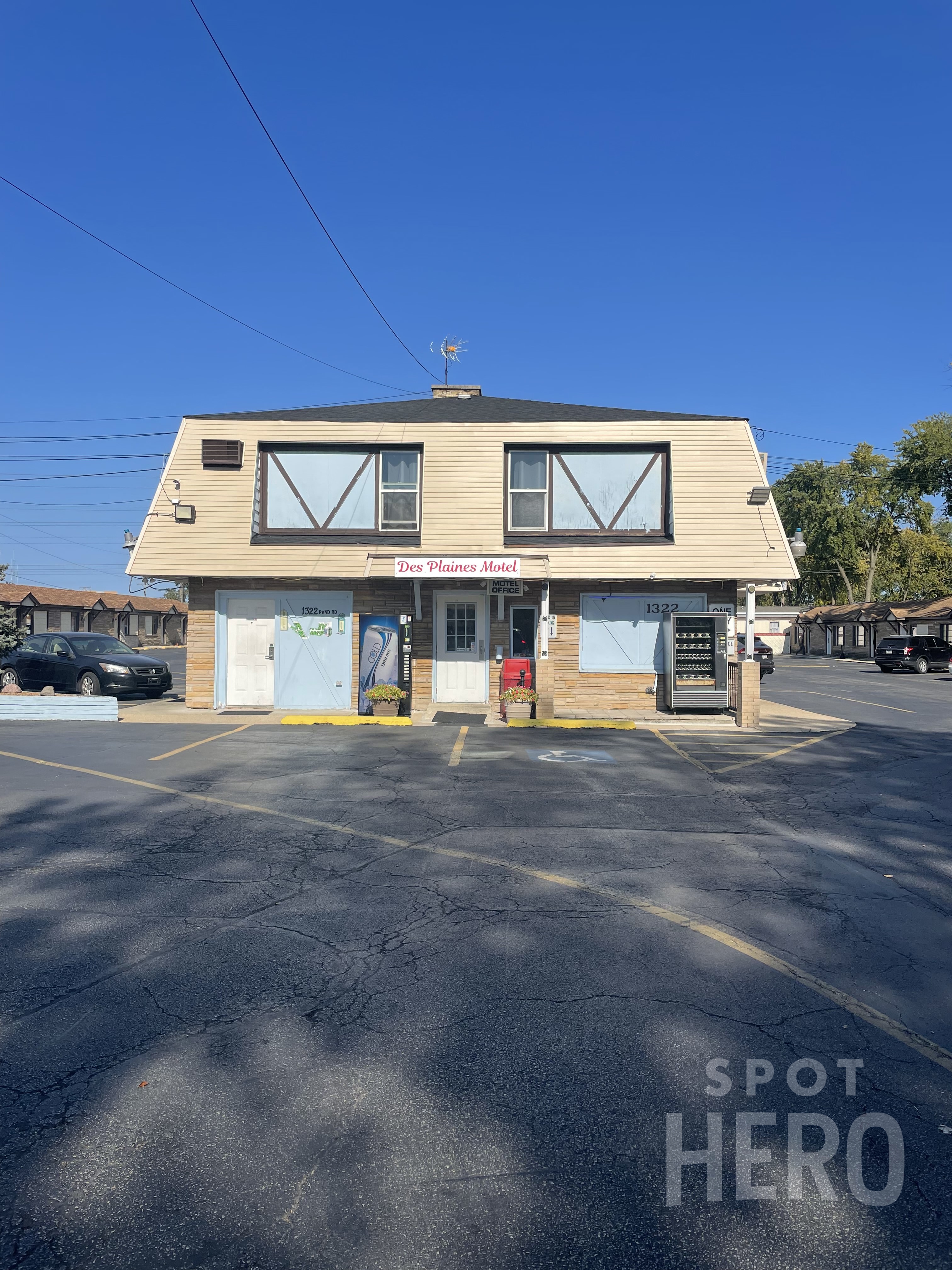 Photo of Des Plaines Motel - Uncovered Self Park