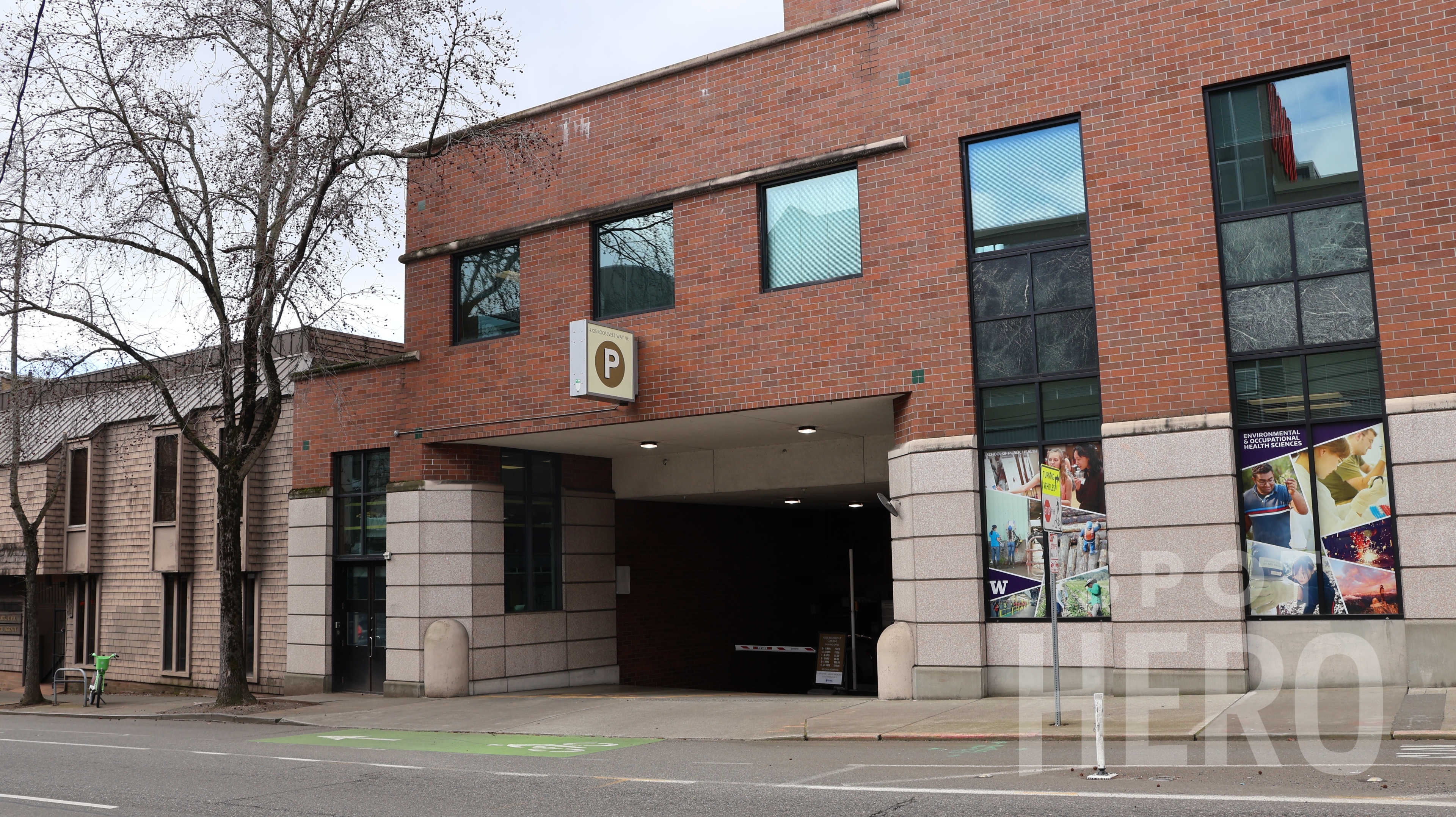 Photo of 4225 Roosevelt Wy. NE - Garage