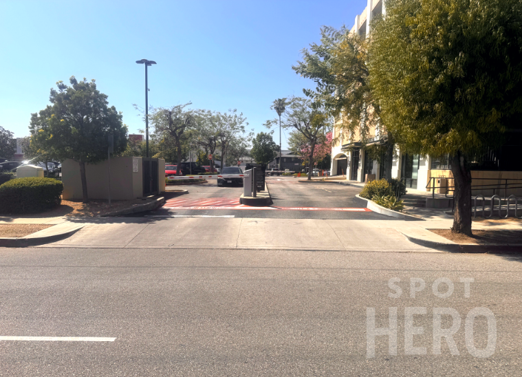Photo of 933 N Cahuenga Blvd. (6300 Romaine St.) - Garage
