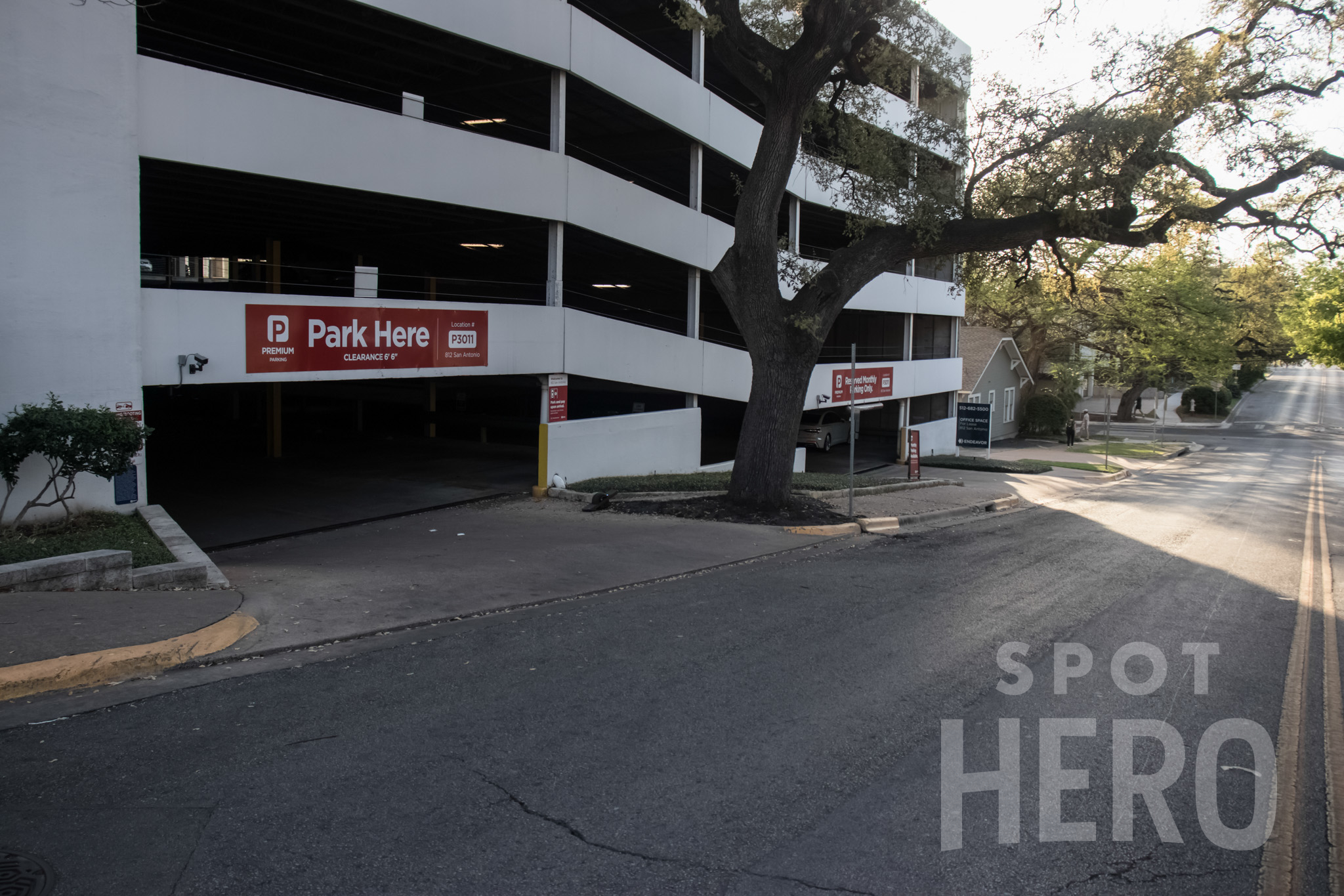 Photo of 539 W 9th St. (812 San Antonio St.) - 812 San Antonio Garage