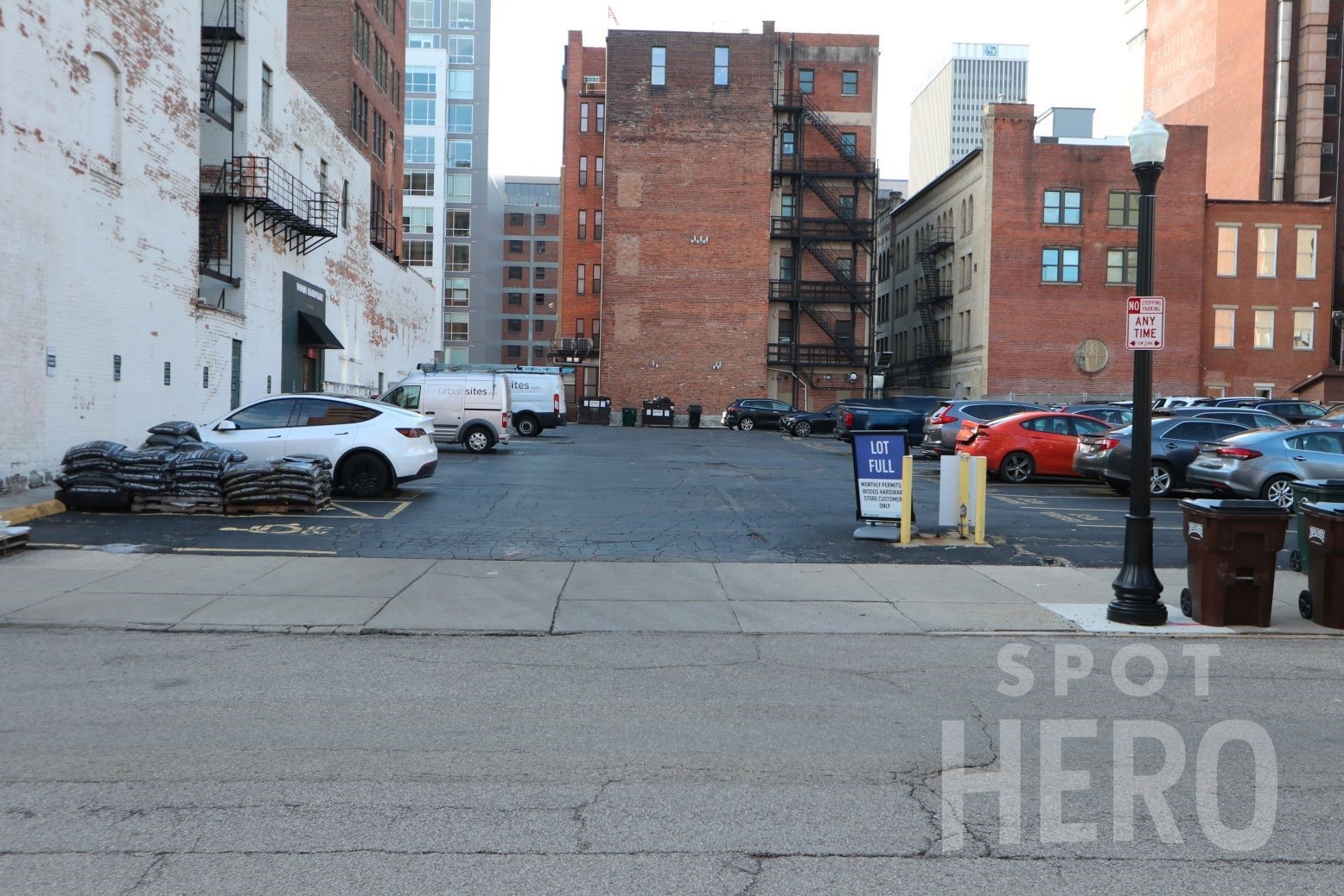 Photo of 121 E 9th St. - 9th & Bowen Lot