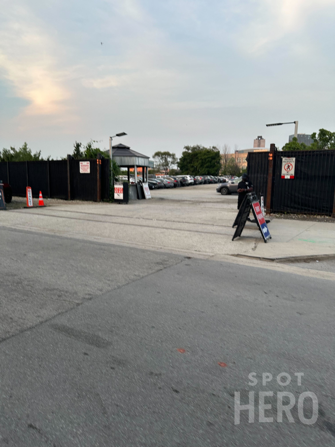 Photo of 1467 N Magnolia Ave. - Valet Lot