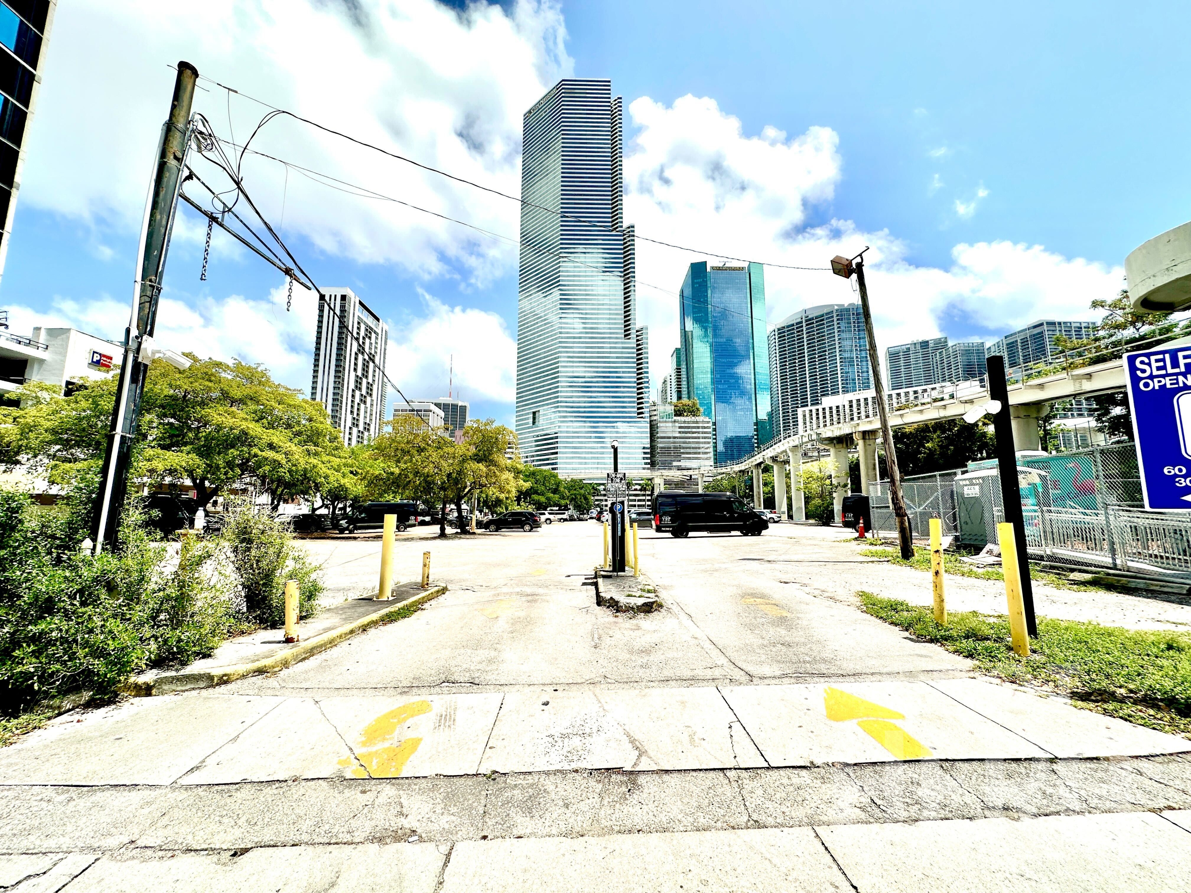 Photo of 240 S Miami Ave. (60 SE 2nd St.) - Lot