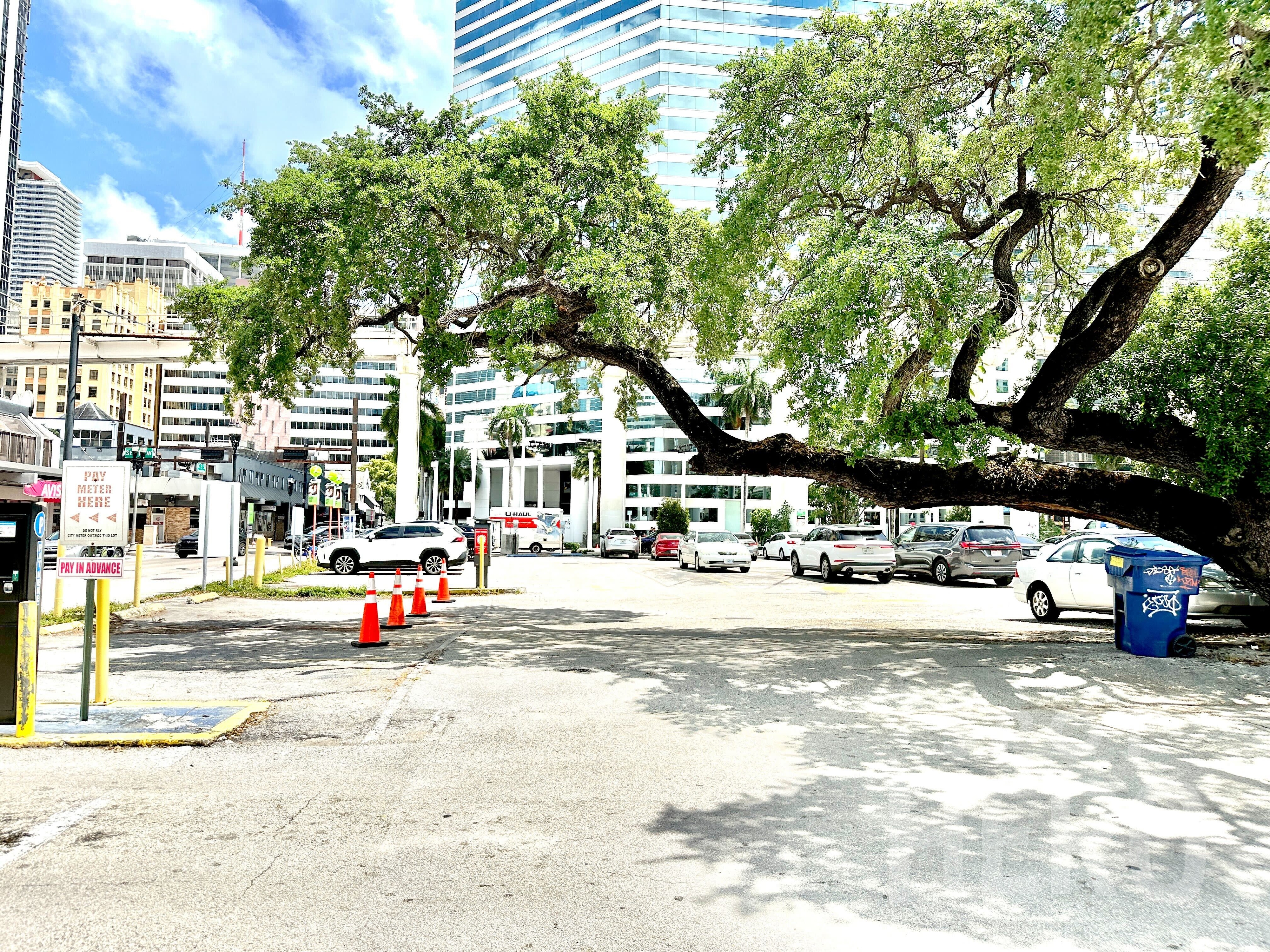 Photo of 240 S Miami Ave. (60 SE 2nd St.) - Lot