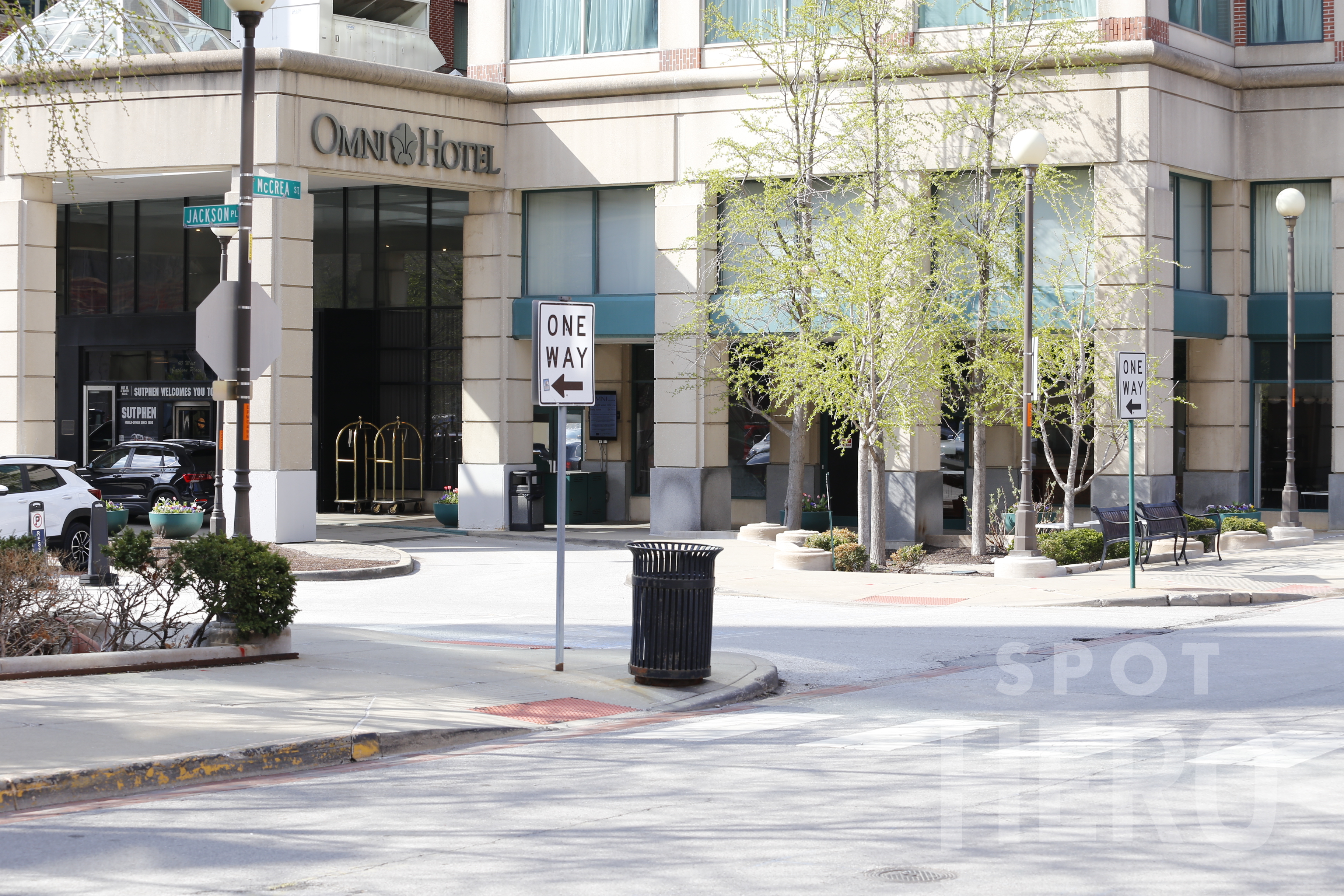 Photo of 40 W Jackson Pl - Omni Severin Hotel - Valet