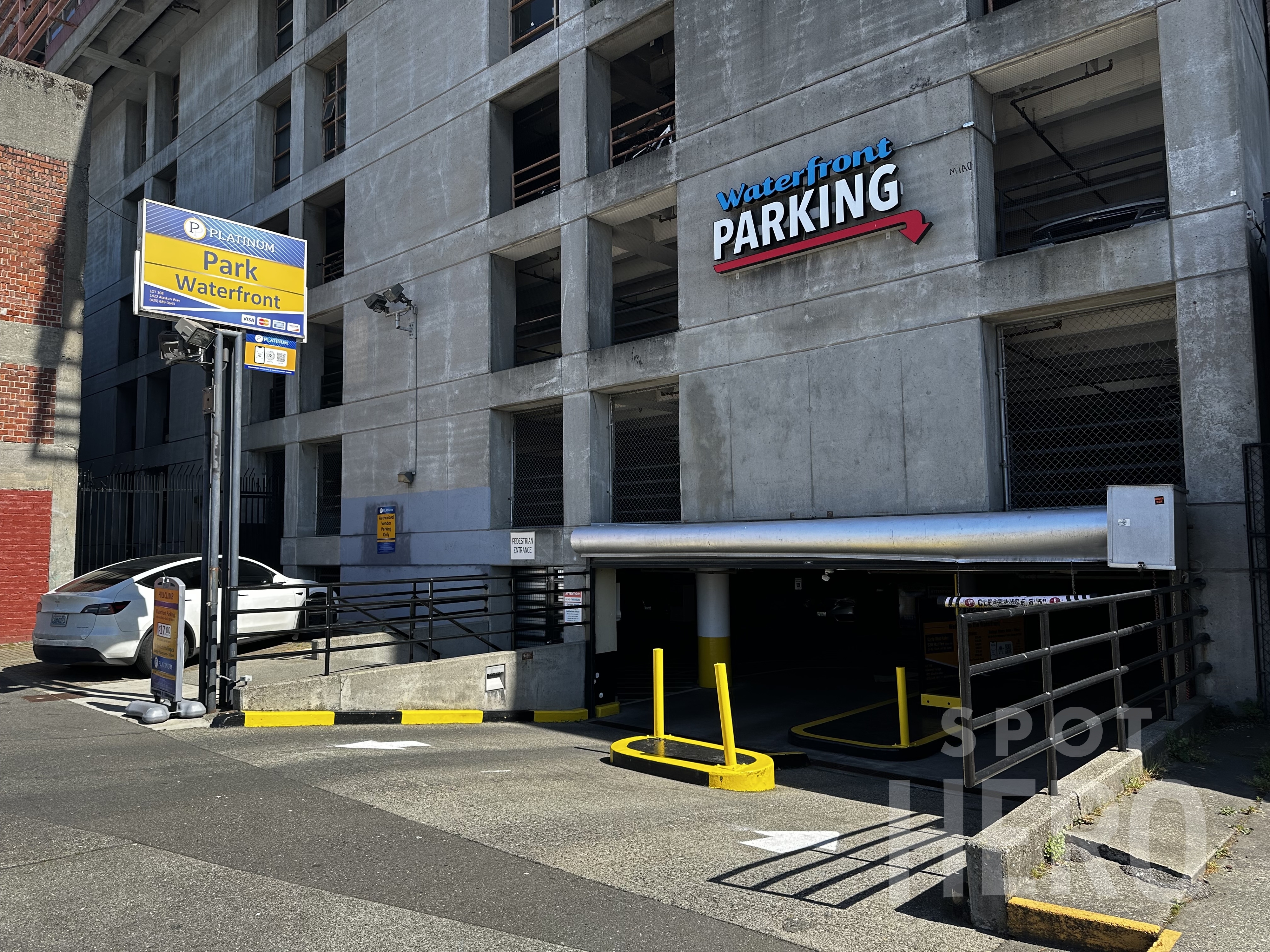 Photo of 1422 Alaskan Wy. - Hillclimb Garage