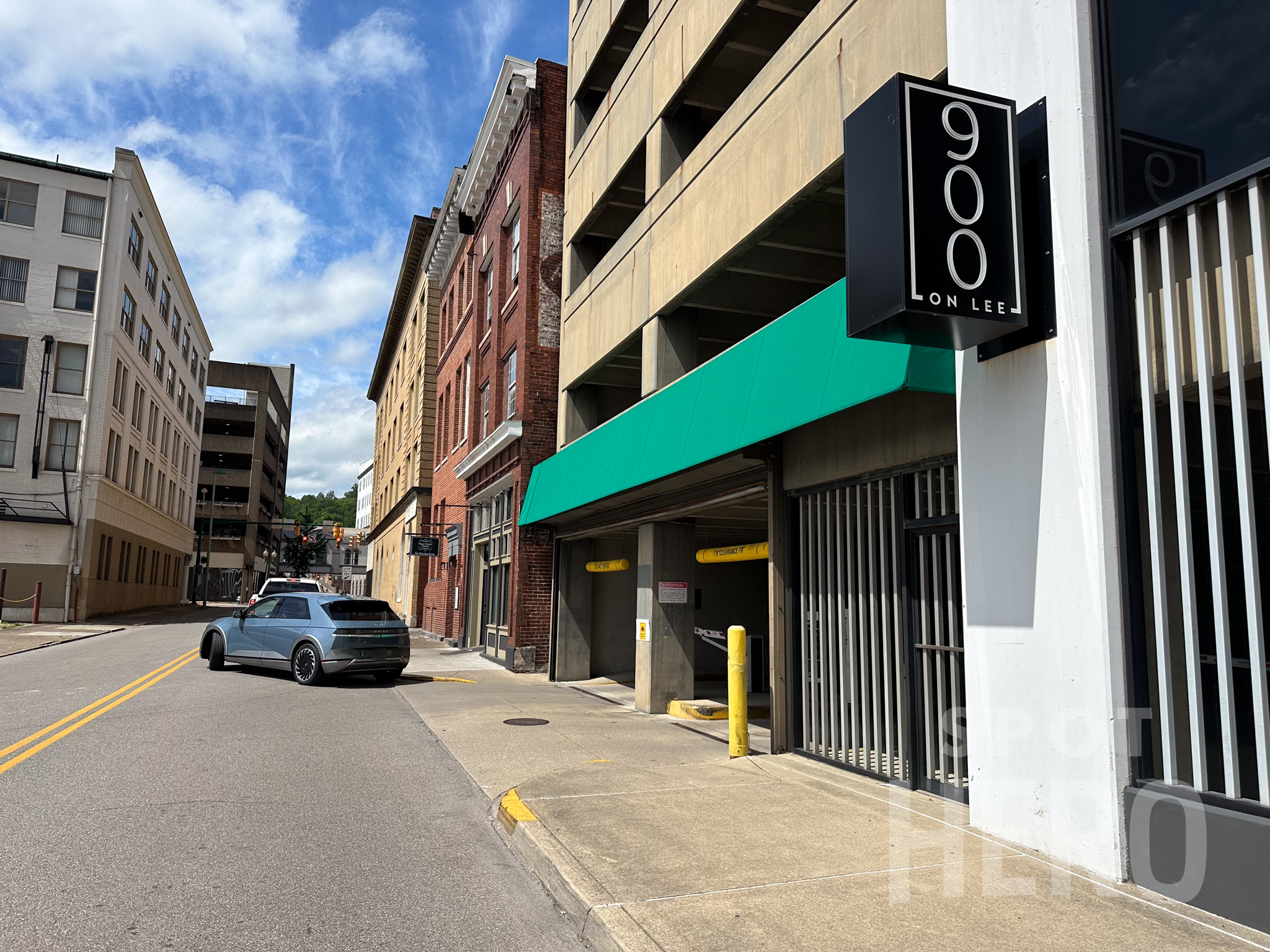 Photo of 709 Dickinson St. (900 Lee St. E) - Garage