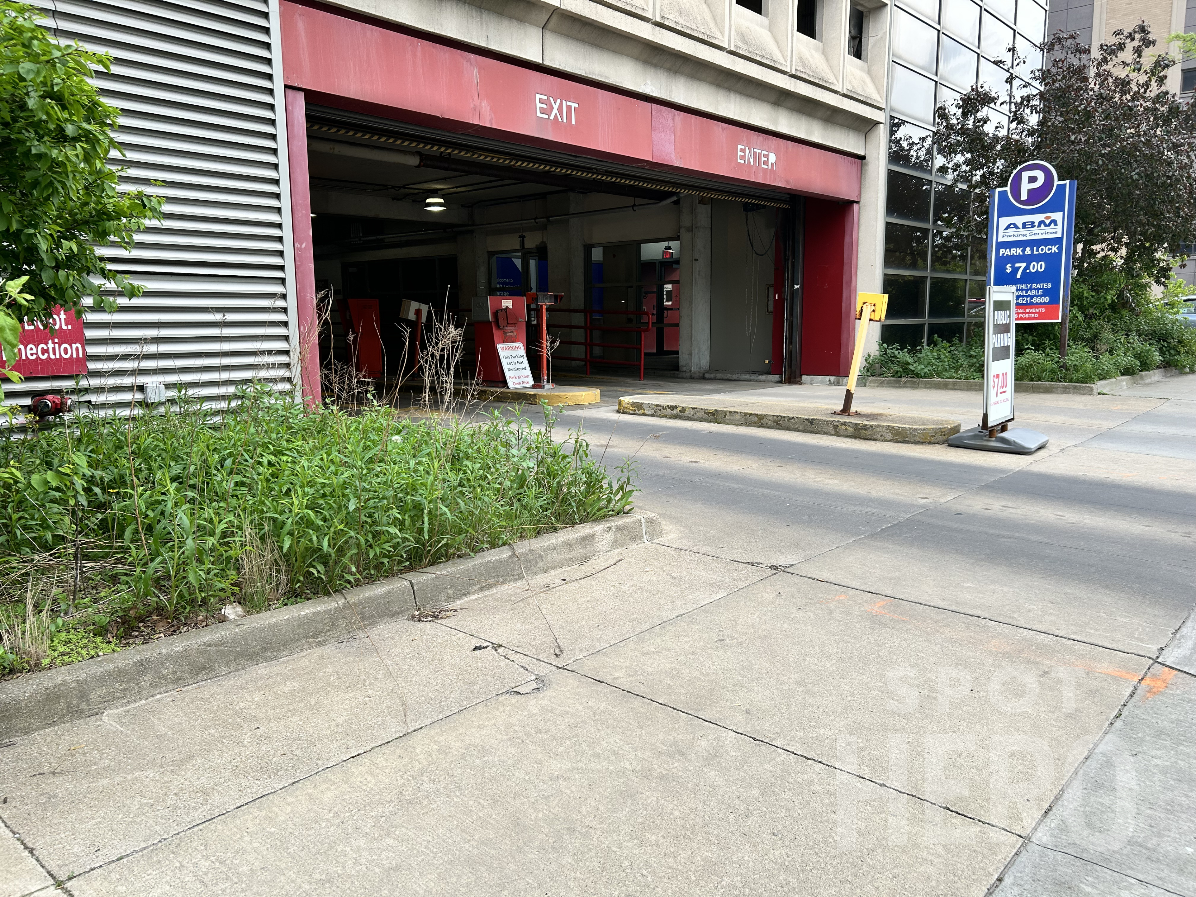 Photo of 1180 Lakeside Ave. E - Garage