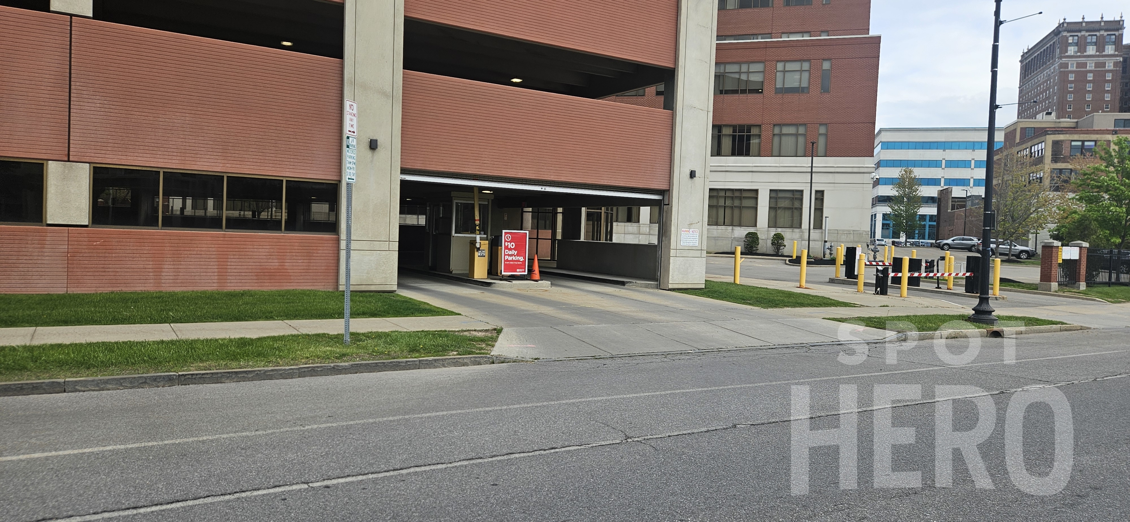 Photo of 159 Great Lakes Seaway Trl. (130 S Elmwood Ave.) - The Niagara Center Garage