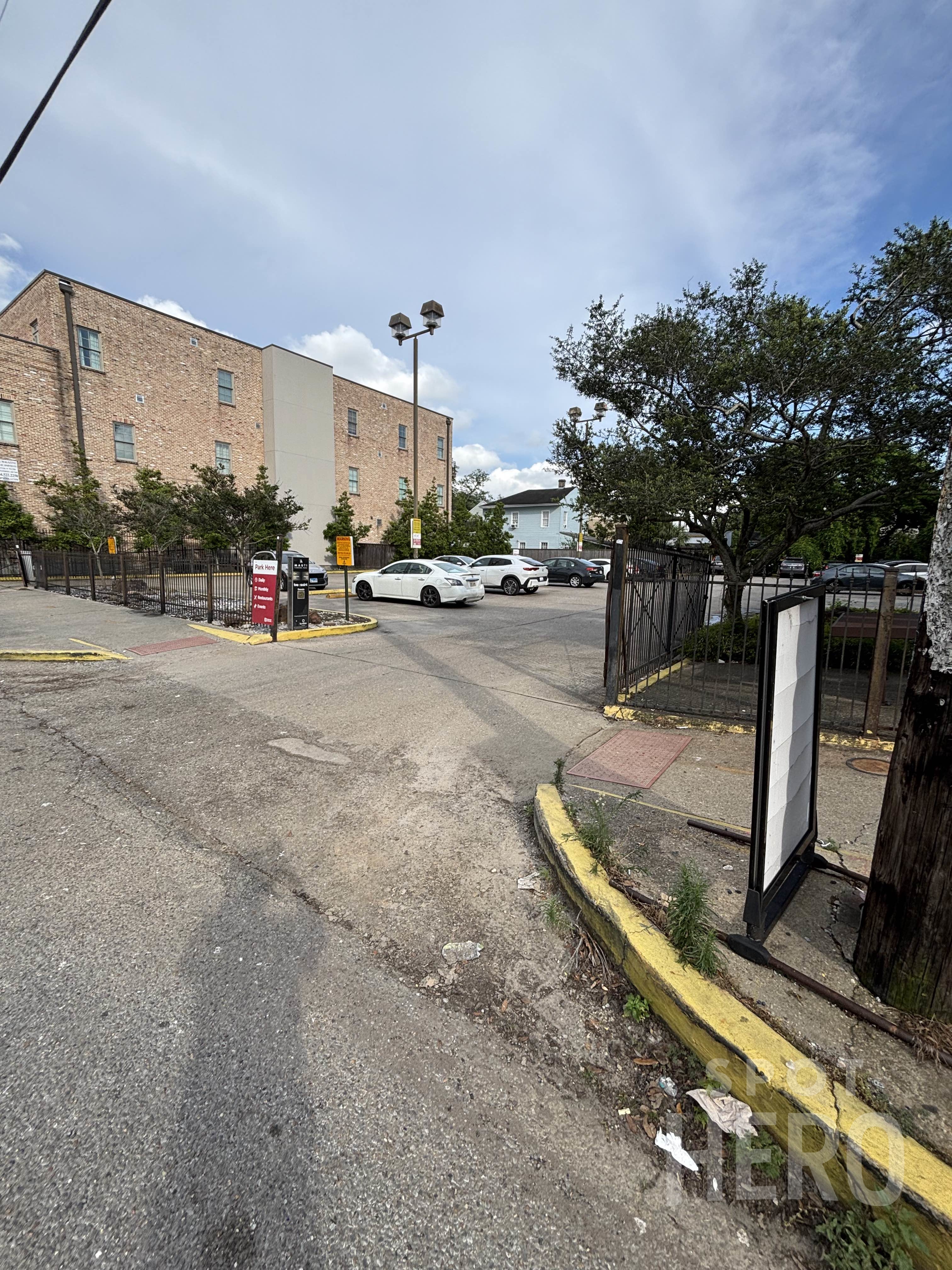 Photo of 2838 Magazine St. (2836 Magazine St.) - Sake Cafe Lot
