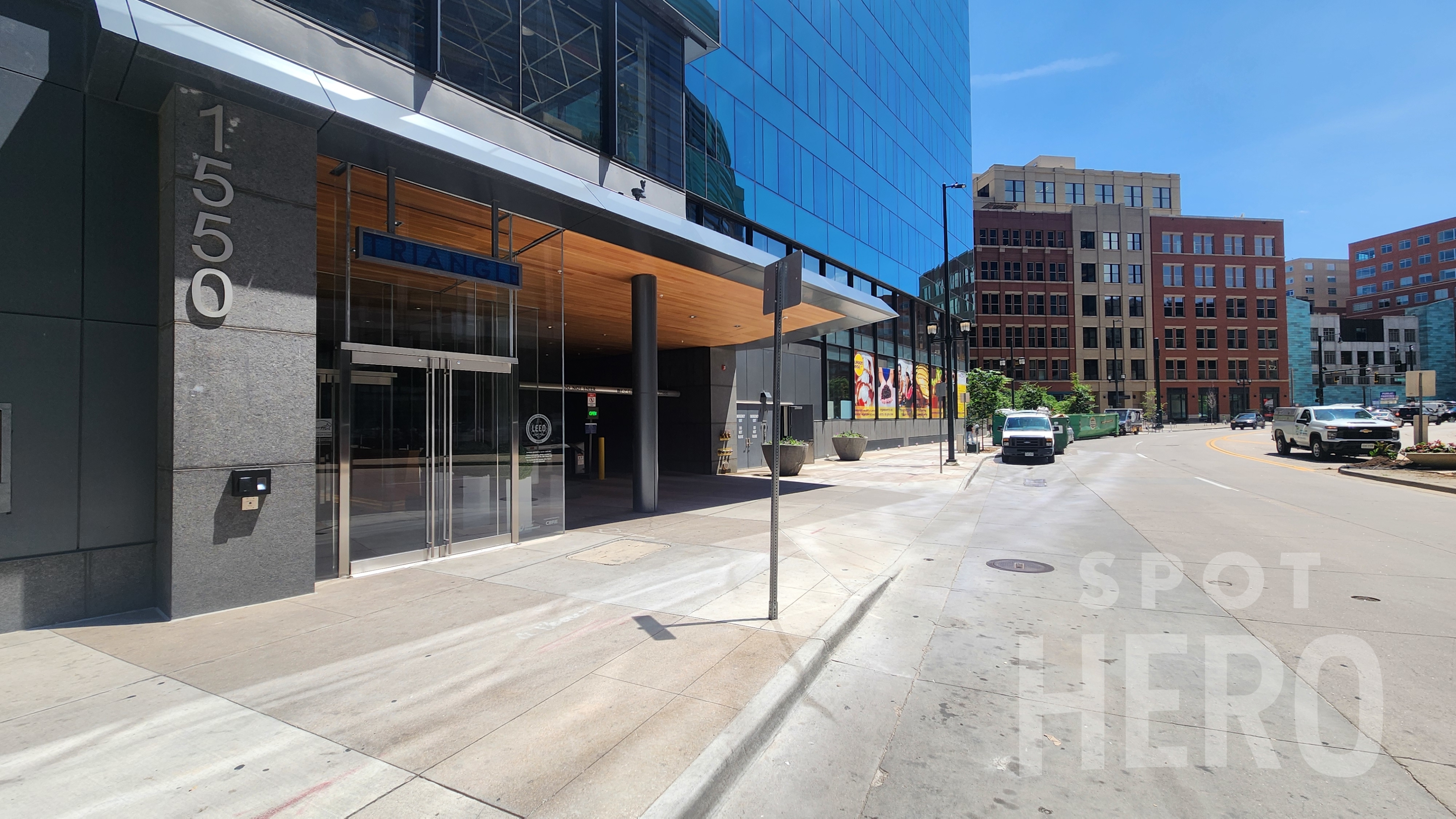 Photo of 1550 Wewatta St - Triangle Building Garage