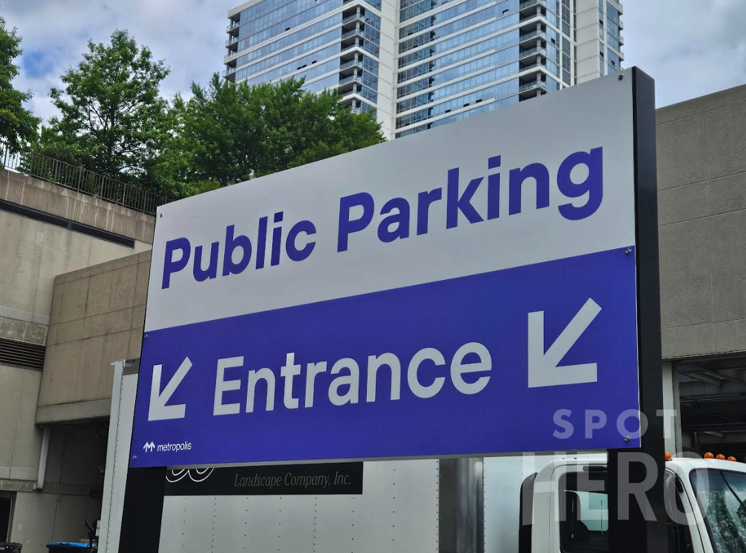 Photo of 800 S Wells Street - River City Garage