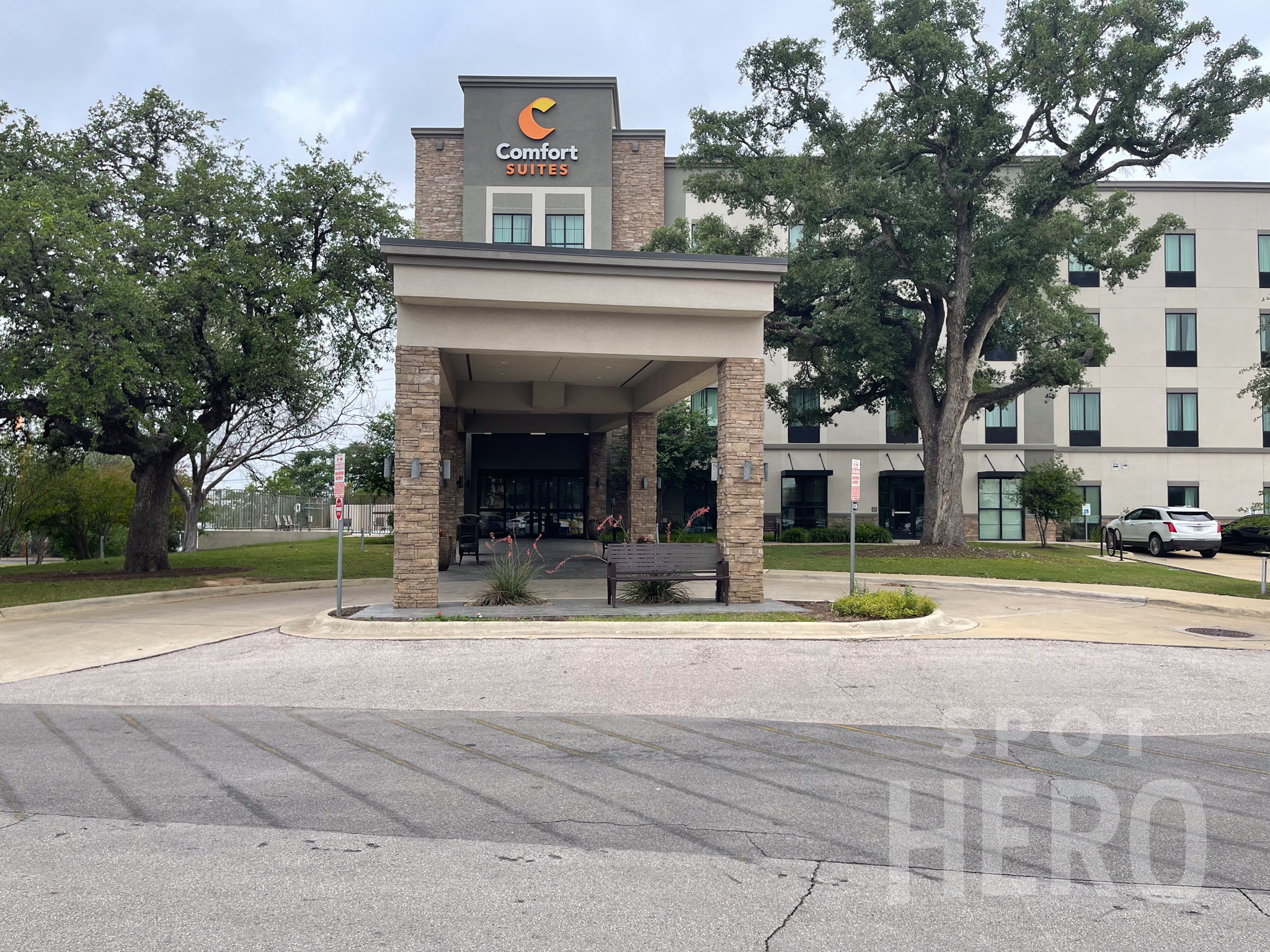 Photo of 5001 S I-35 Frontage Rd. - Comfort Suites Lot