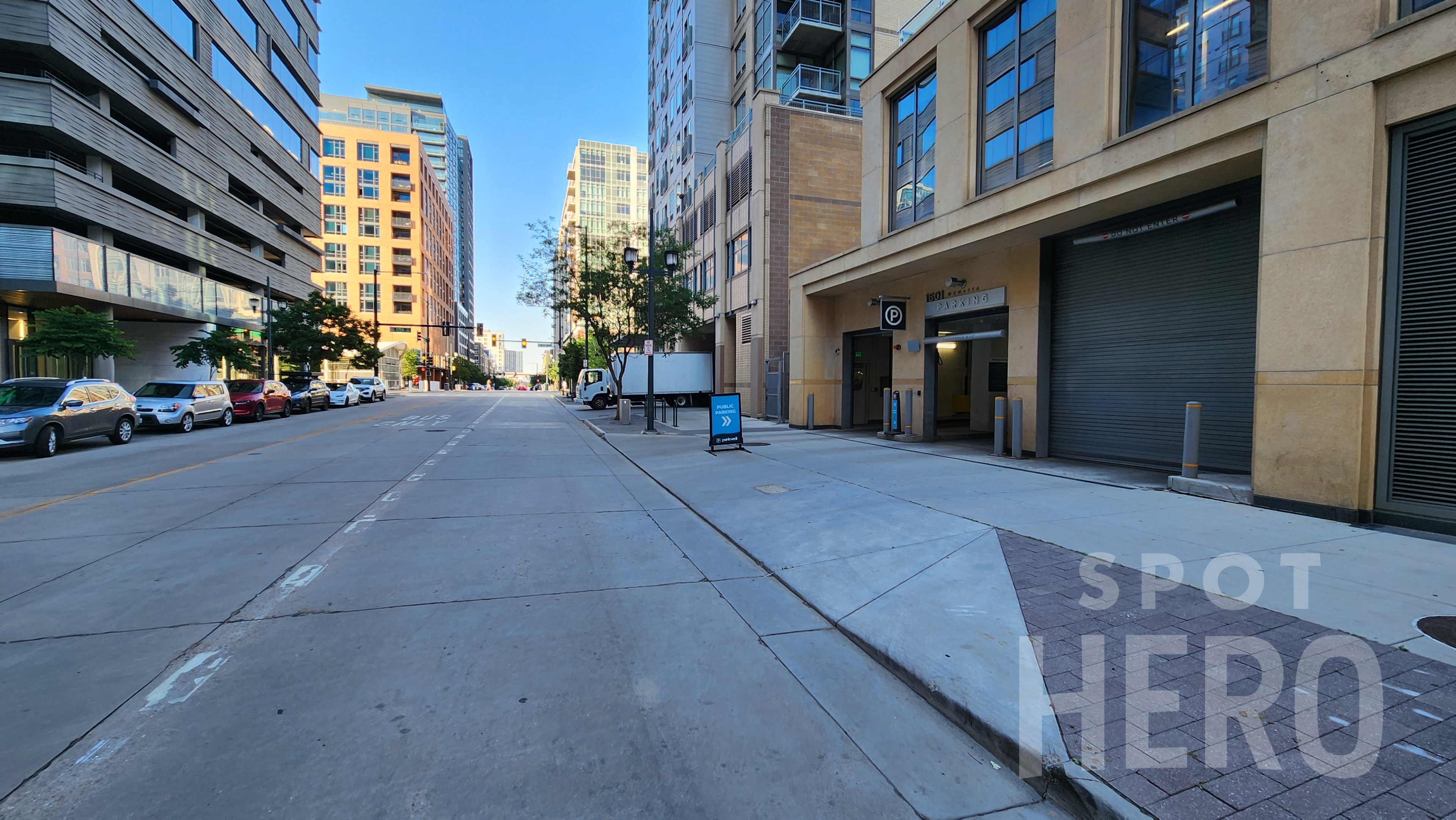 Photo of 1673 Chestnut Pl. (1601 Wewatta St.) - Garage