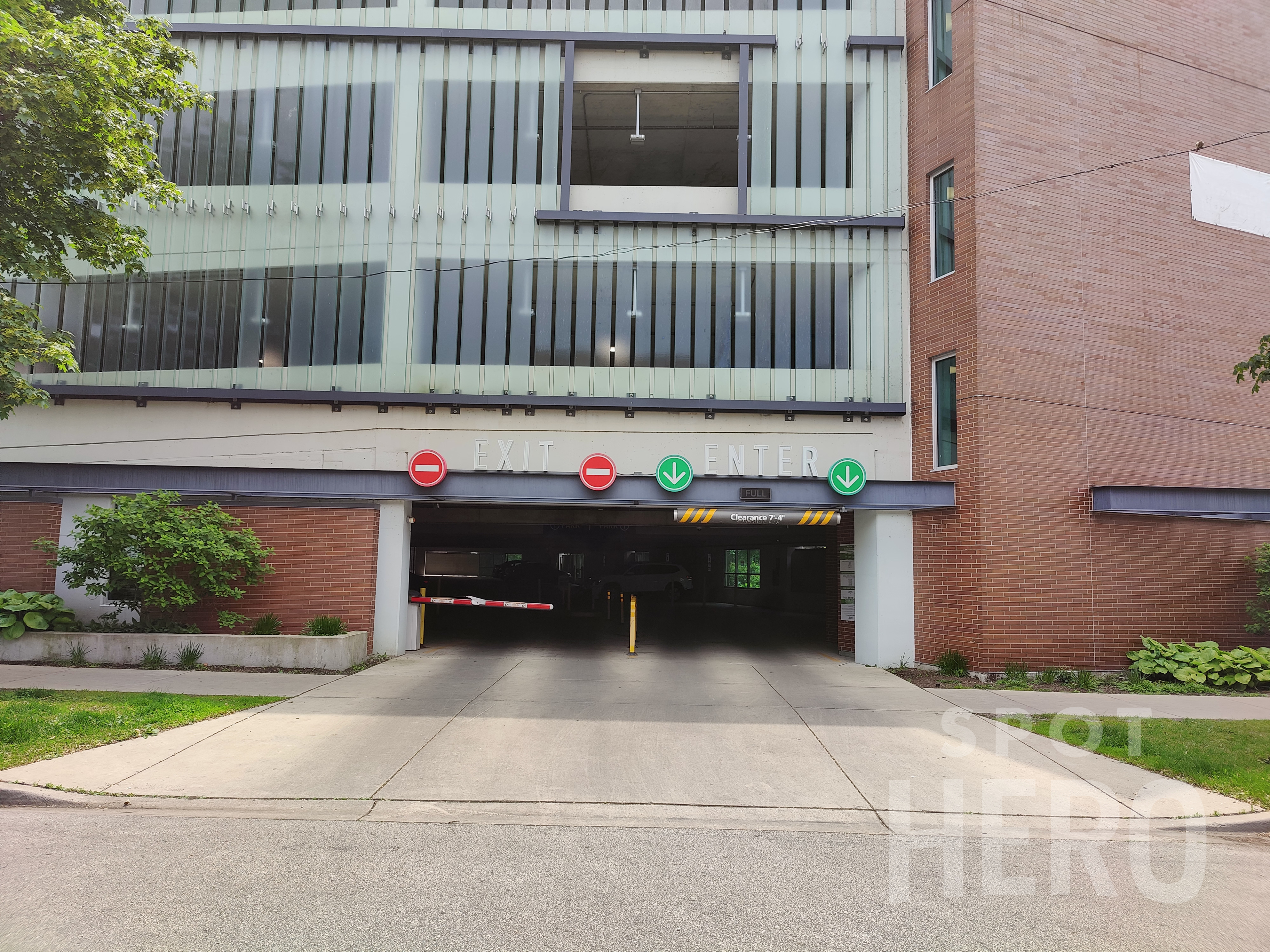 Photo of 1291 W Sherwin Ave (7331 N Sheridan Rd.)