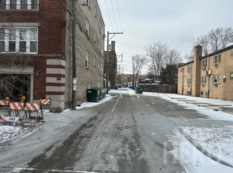 Photo of 7150 N Damen Ave. (2001 W Touhy Ave.) - Spot #6