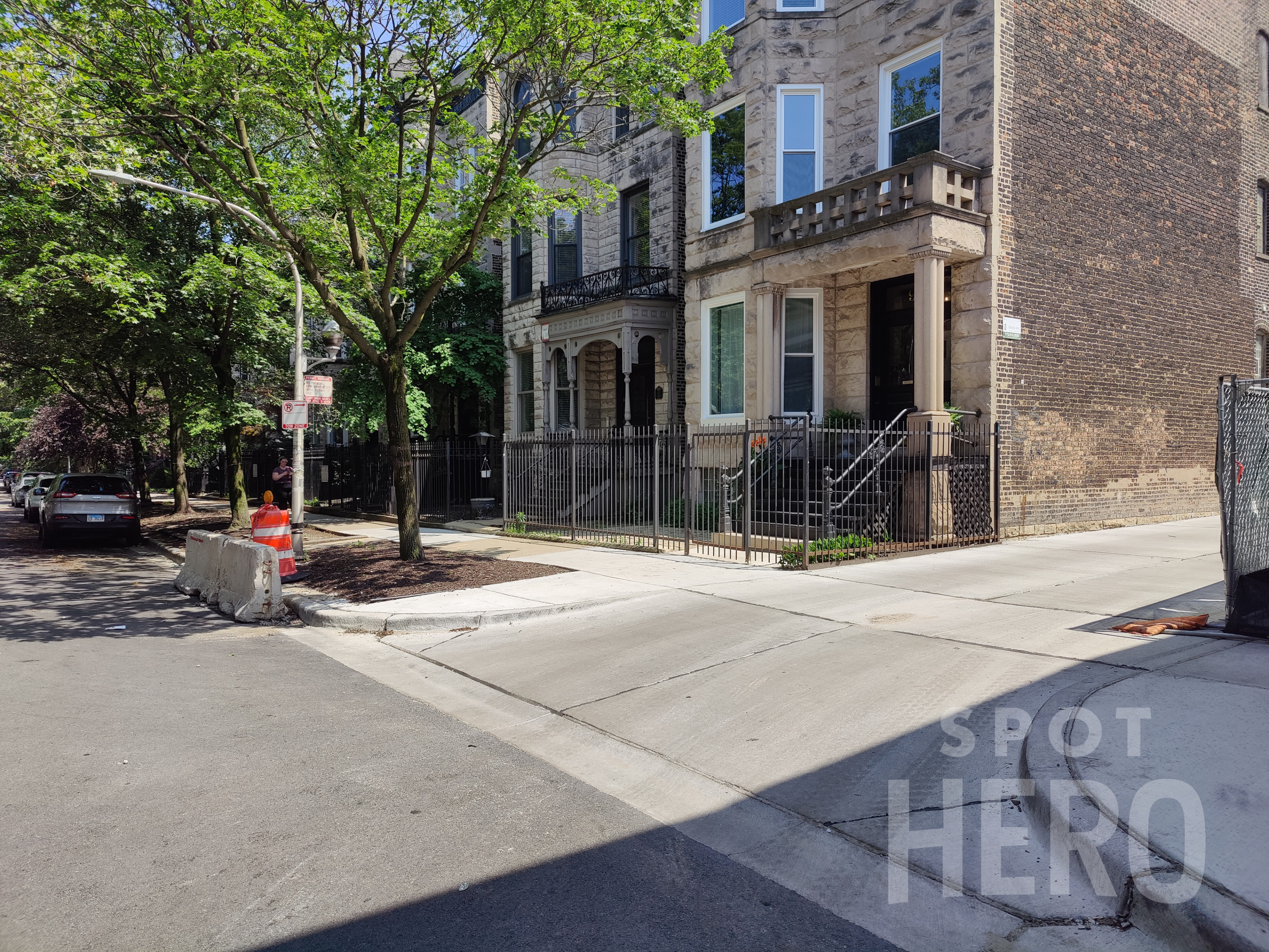 Photo of 925 W Newport Ave. - Spot #P3