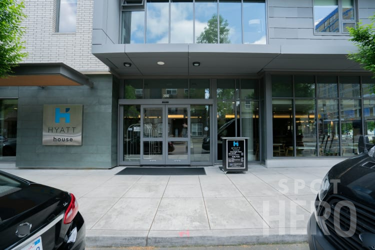 Photo of 2080 S River Dr. - Hyatt House Portland Downtown Valet Stand