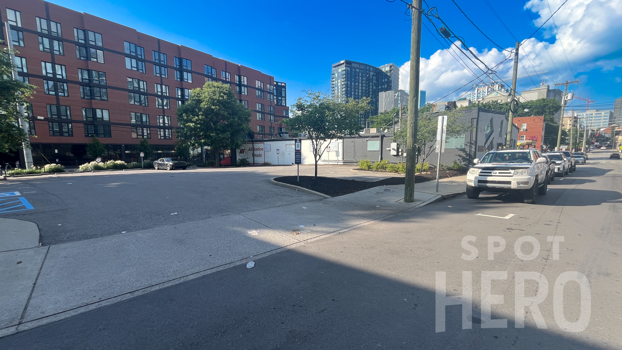Photo of 1915 Division St. - Salon Lot