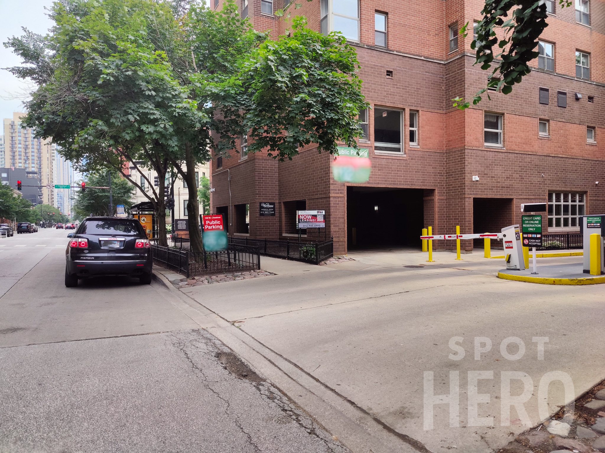 Photo of 854 N Clark Street (100 W Chestnut) - Garage