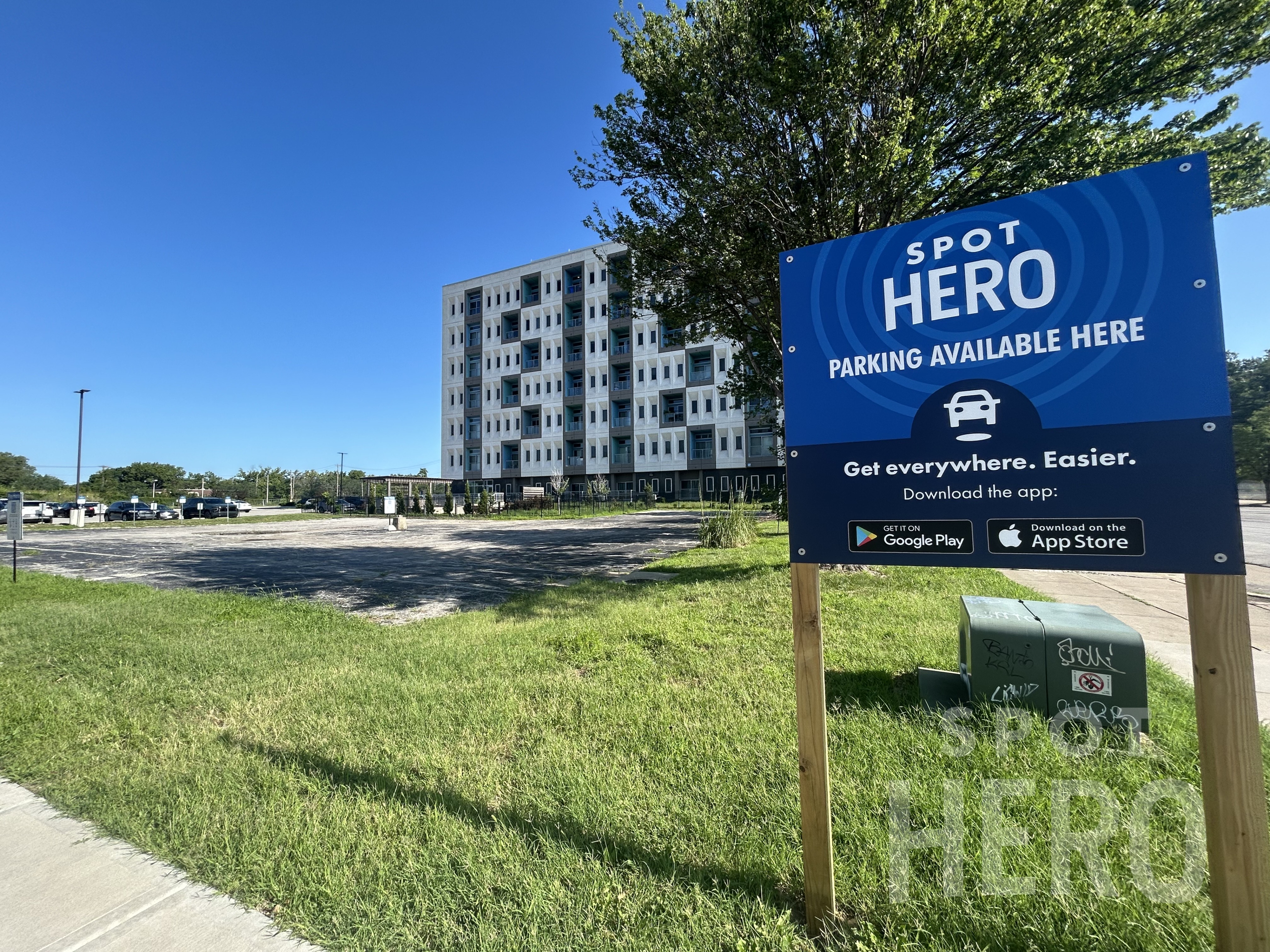 Photo of 3420 Broadway Blvd. - Midtown Plaza Apartments Lot