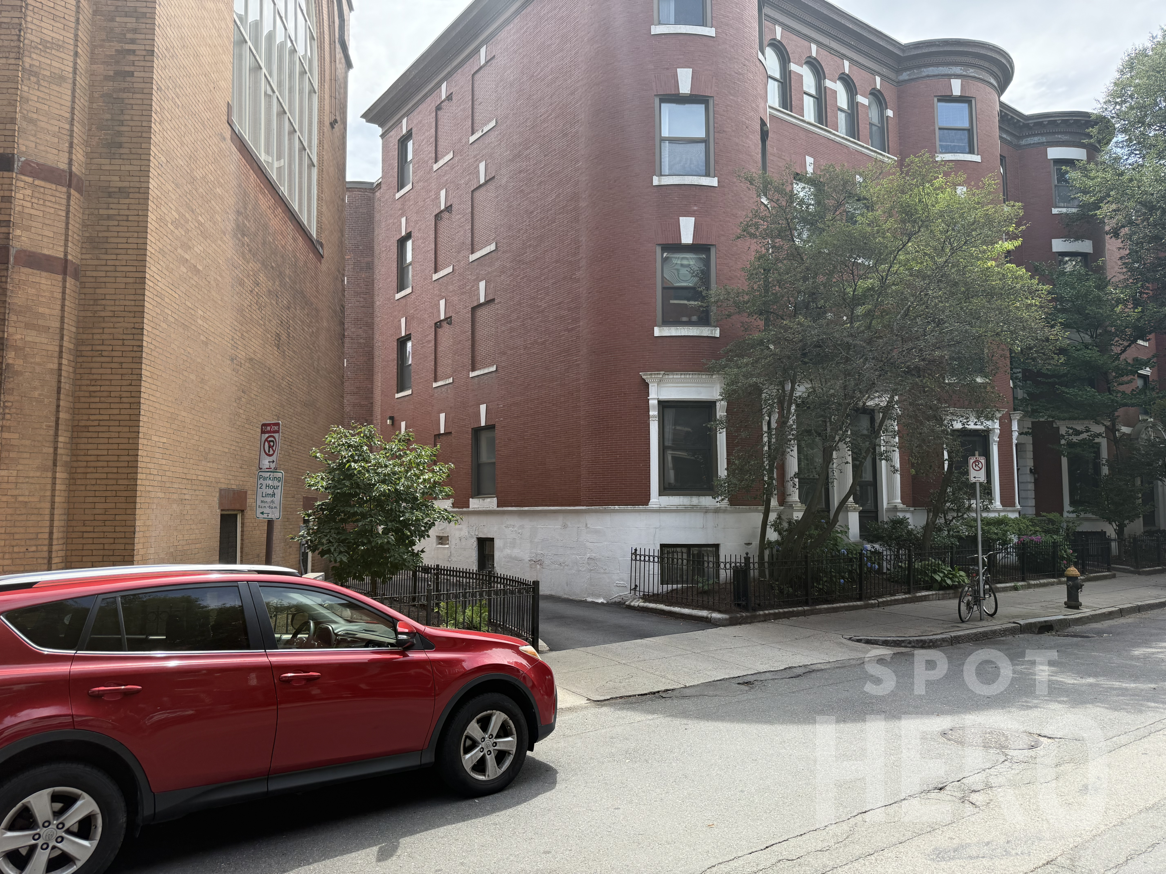 Photo of 76 Gainsborough St. - Spot #14