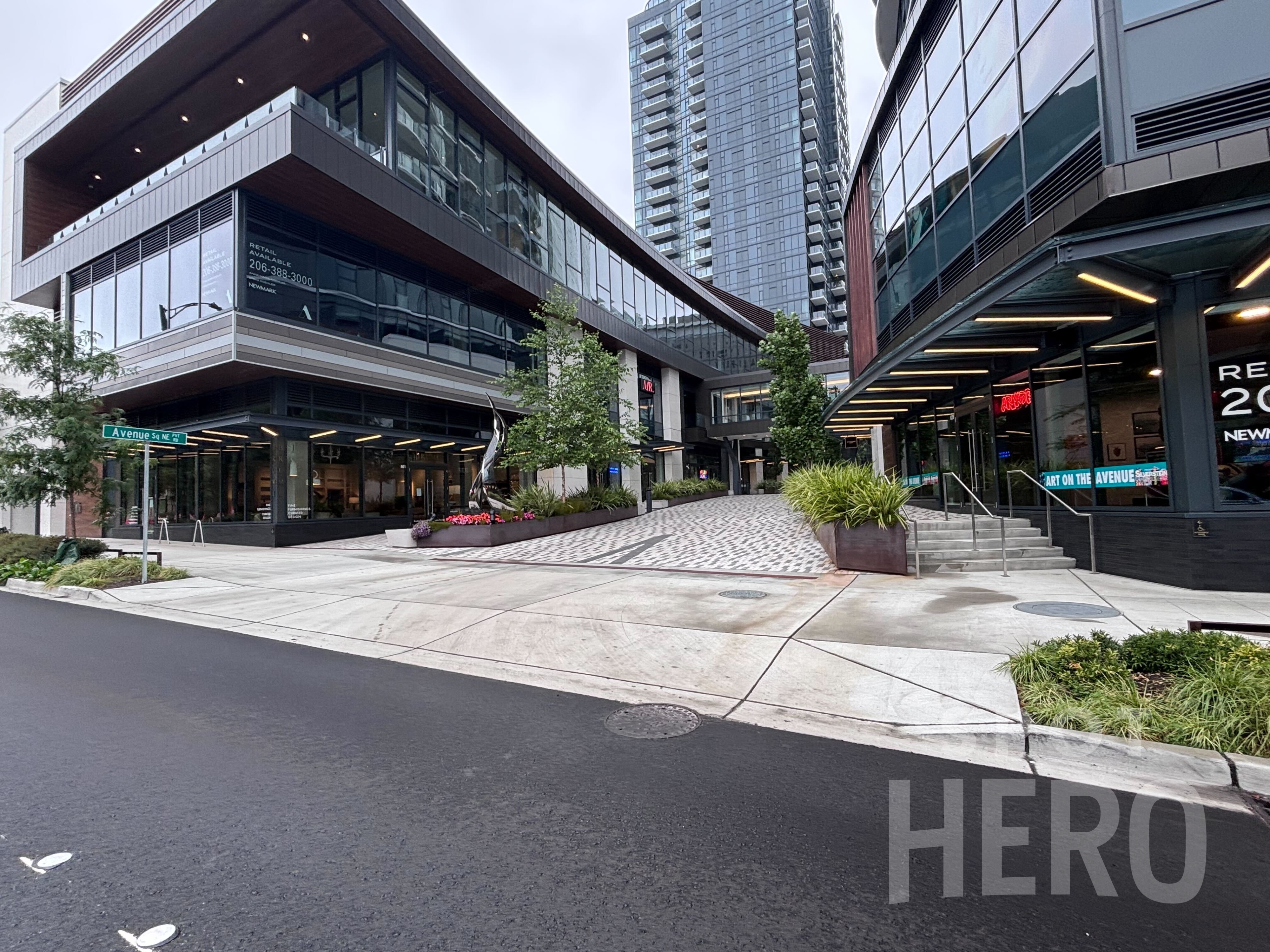 Photo of 850 Ave. Sq. NE - InterContinental Bellevue Valet Stand