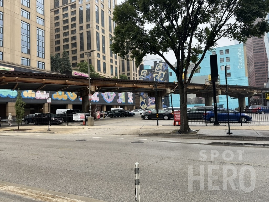 Photo of 524 S Wabash Avenue - Loop Auto Parks