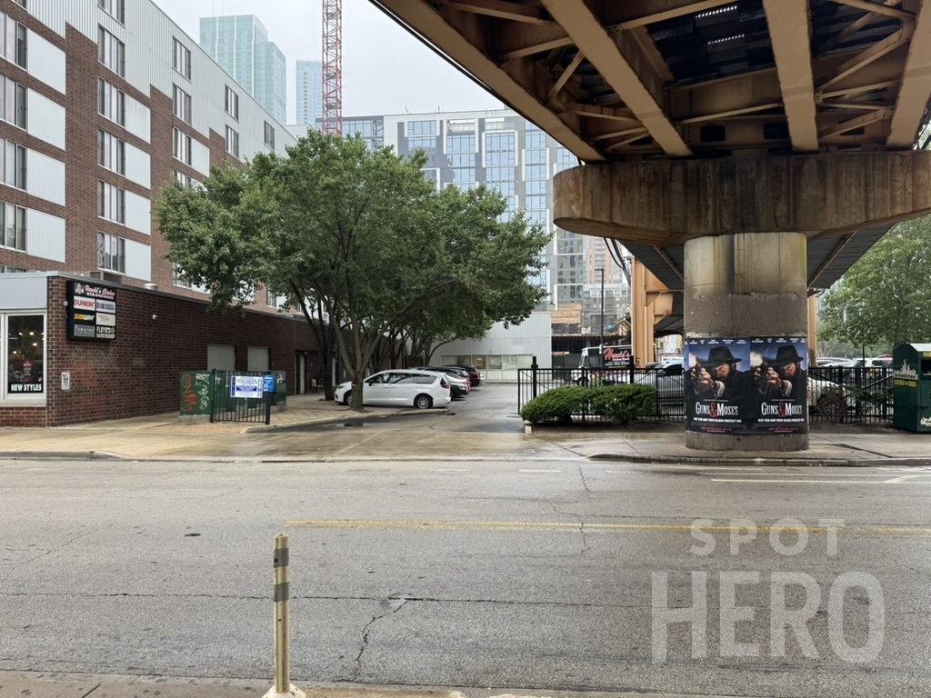 Photo of 33 E Harrison St (600 S Wabash)