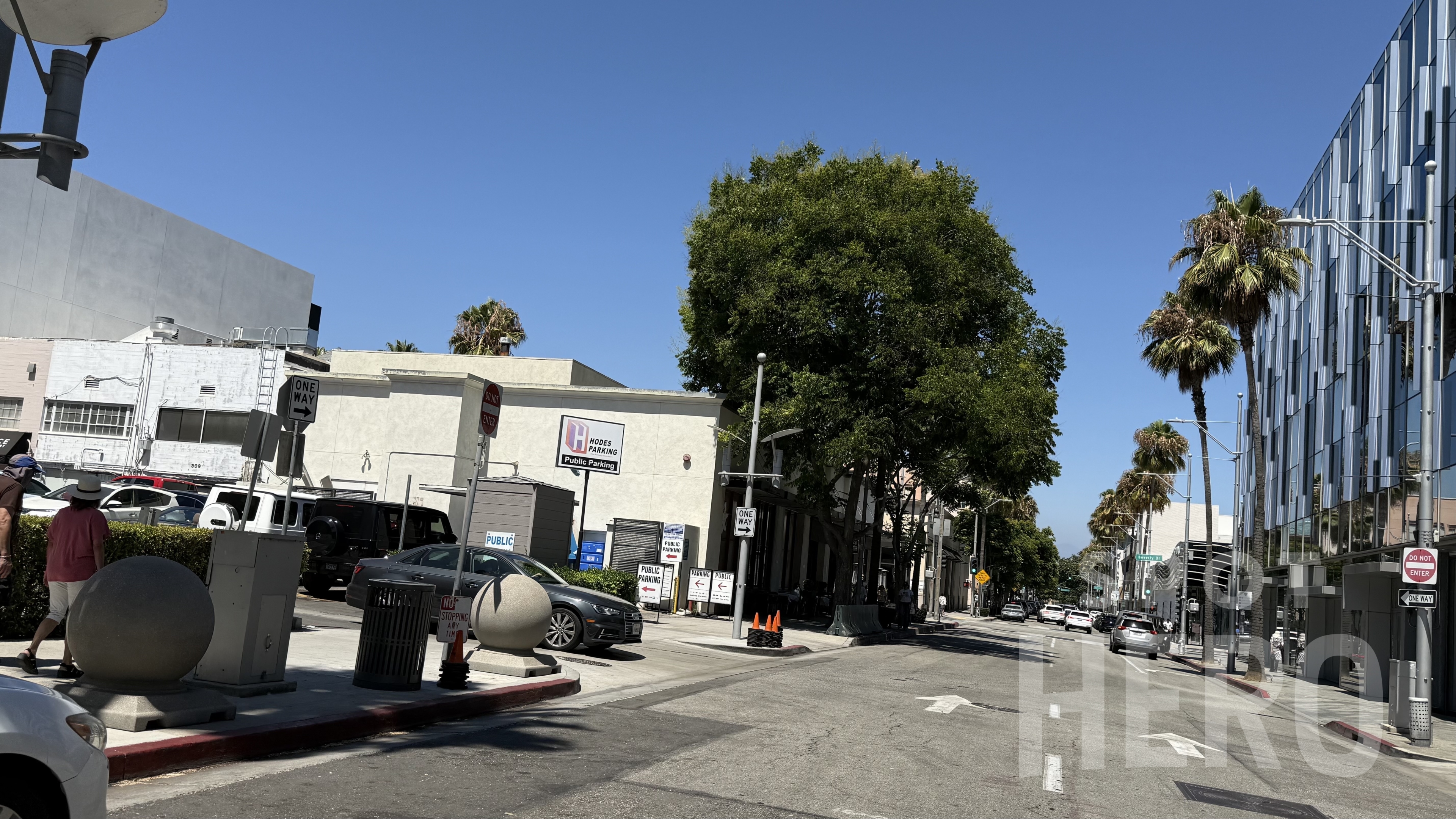 Photo of 9471 Dayton Way - Valet Lot