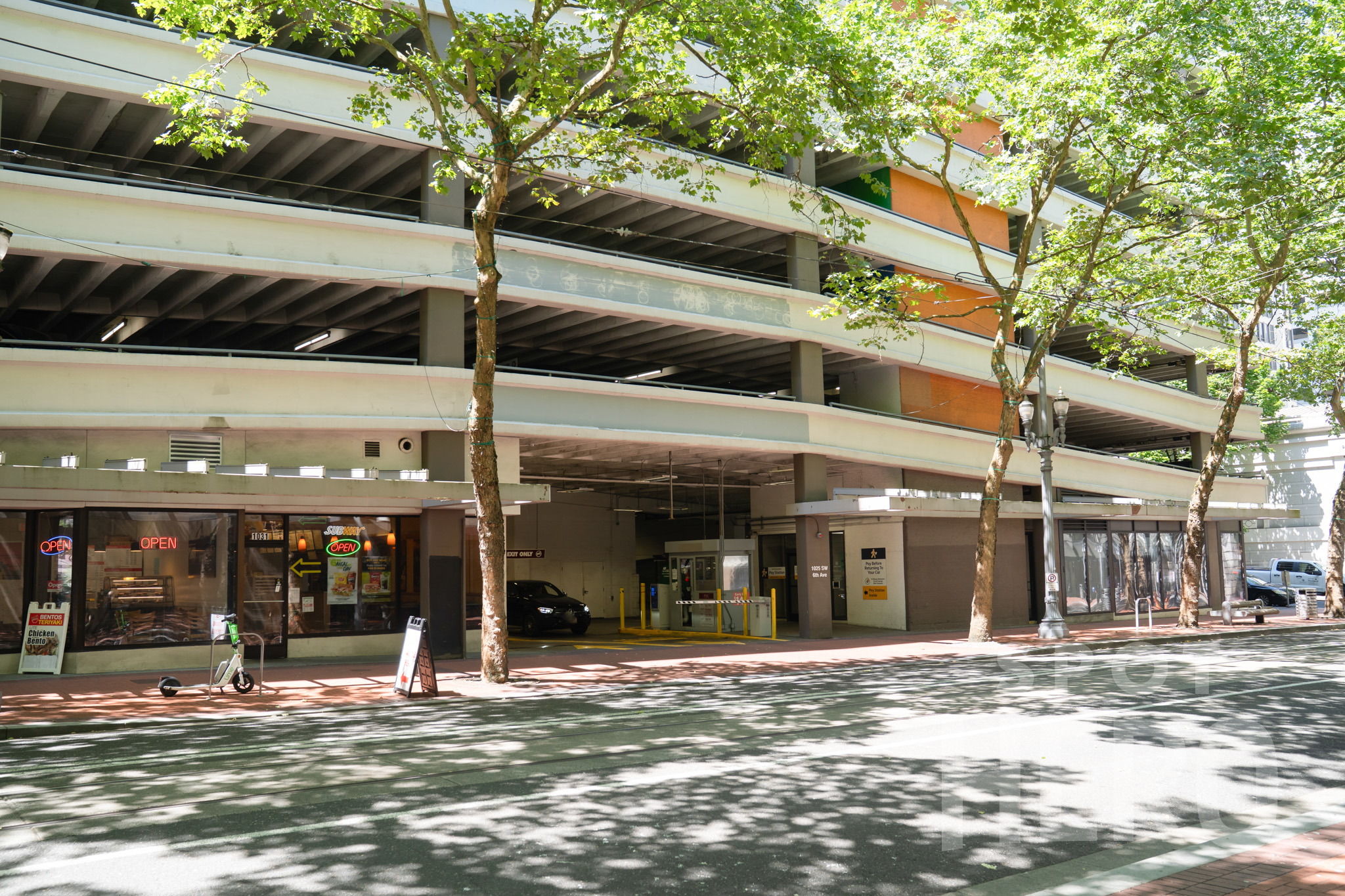 Photo of 1025 SW 6th Ave - Garage