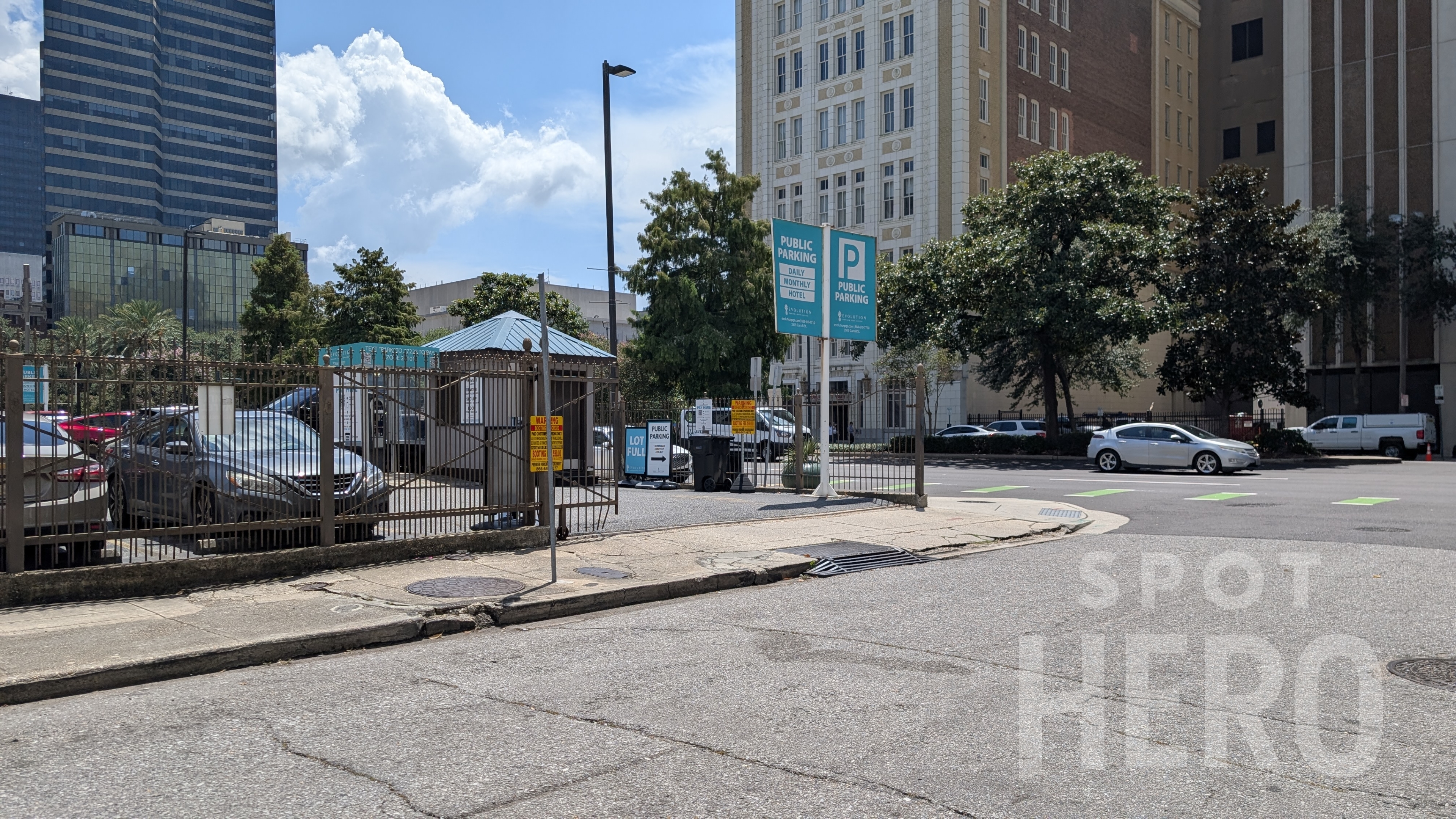 Photo of 2919 Carroll St. - Le Pavillon Surface Lot
