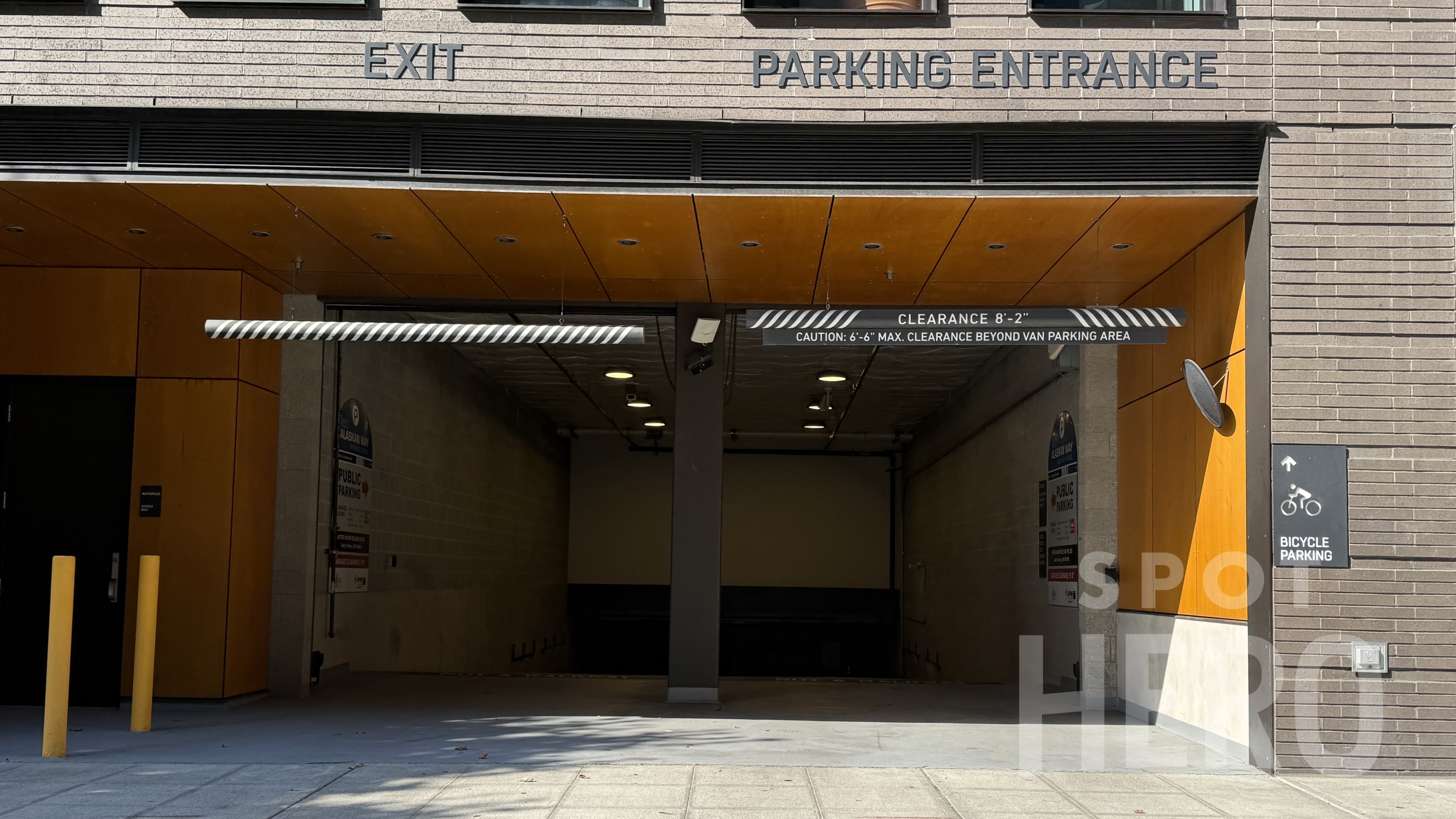 Photo of 76 S King St. (450 Alaskan Wy. S) - Garage