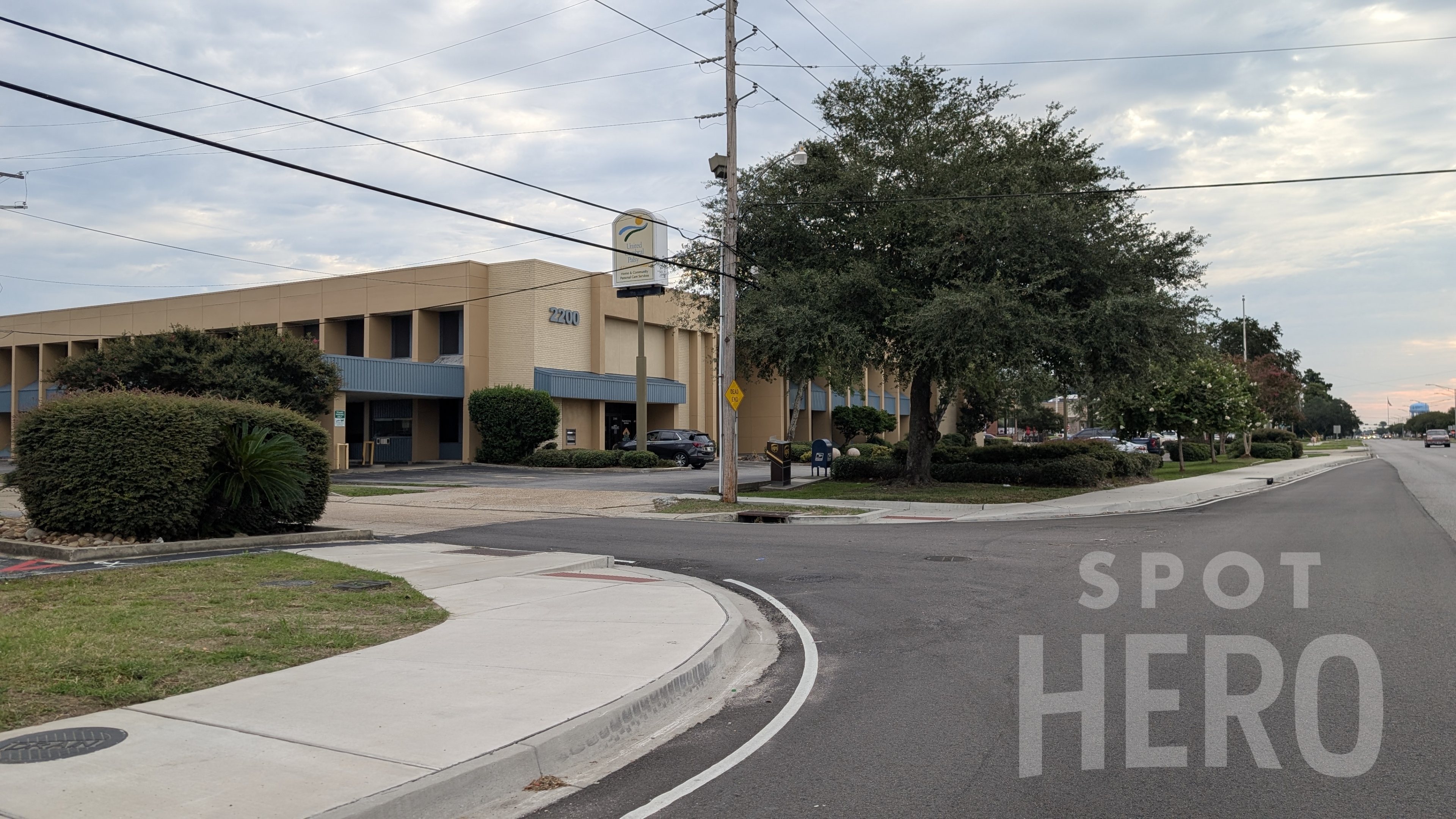 Photo of New Orleans DoubleTree Airport - Uncovered Self Park
