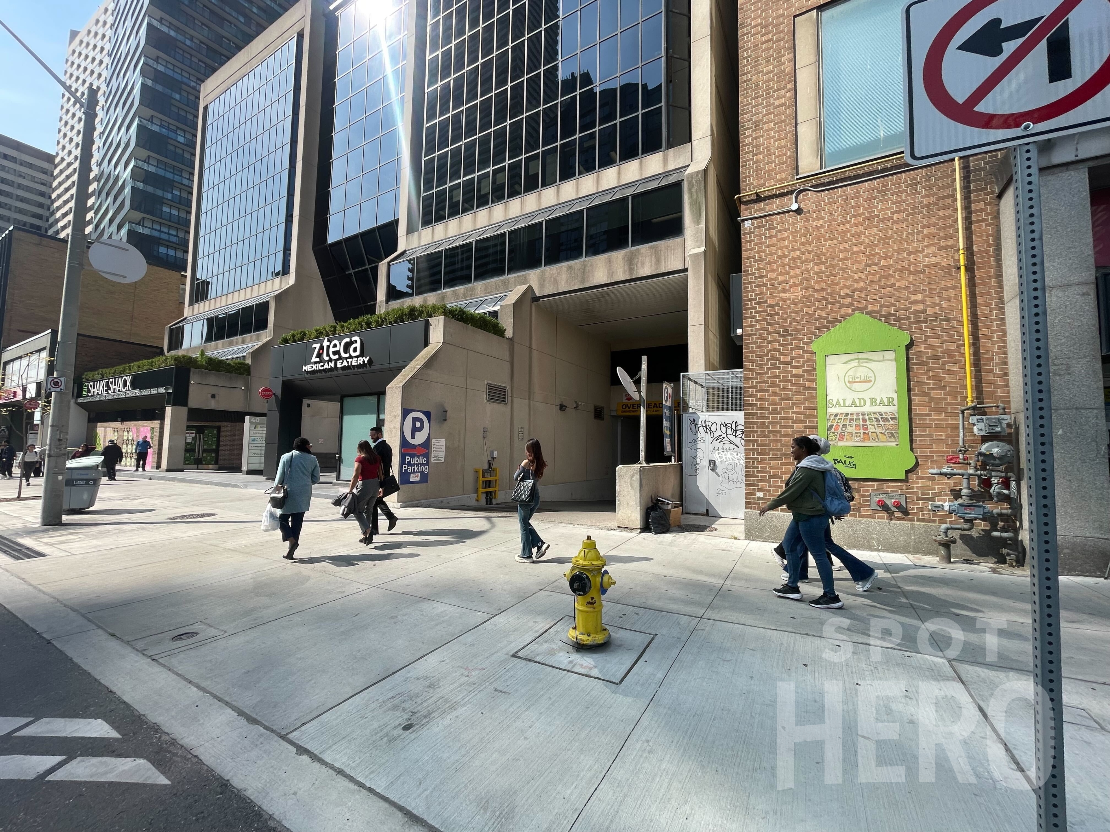 Photo of 40 Eglinton Ave. E - Garage