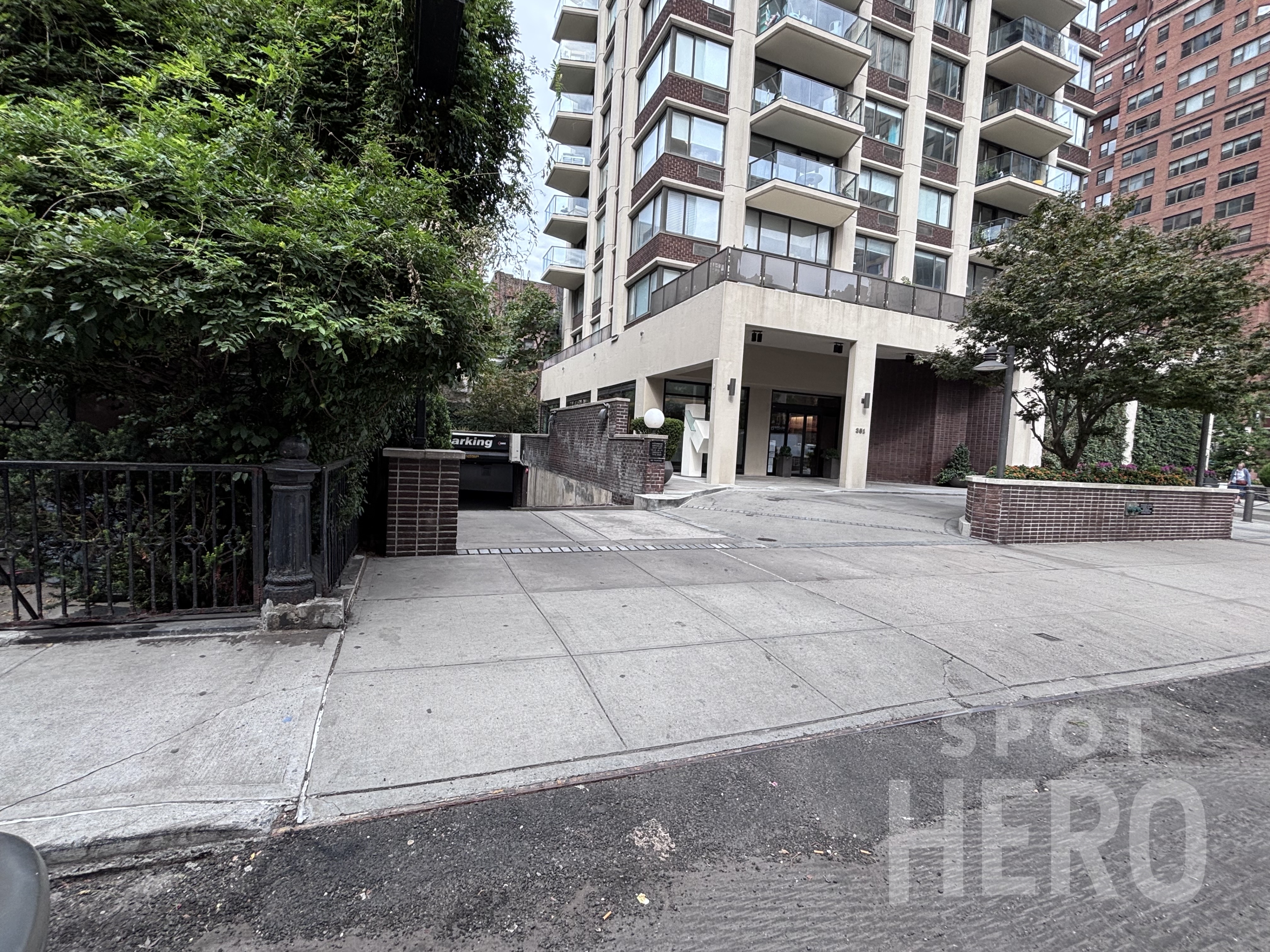 Photo of 351 E 84th St. - Adams Garage
