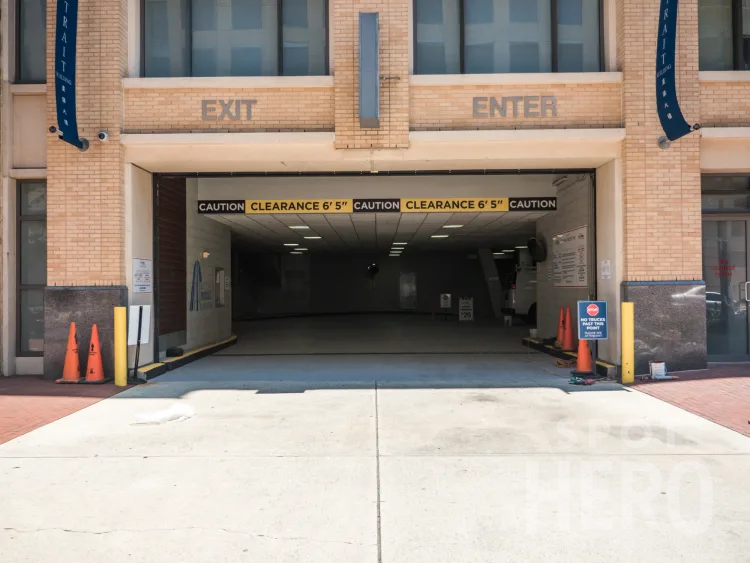 Photo of 701 8th St. NW - Garage